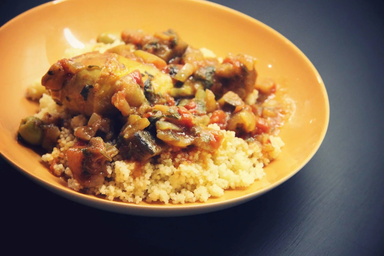 Tajine de poulet aux aubergines confites