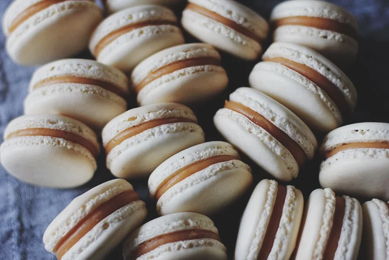 Macarons au caramel au beurre salé