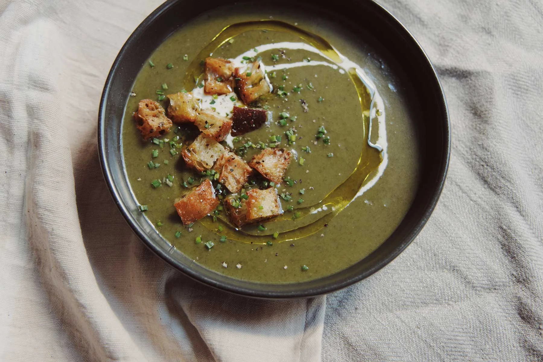 Velouté de fanes de carottes &amp; croûtons