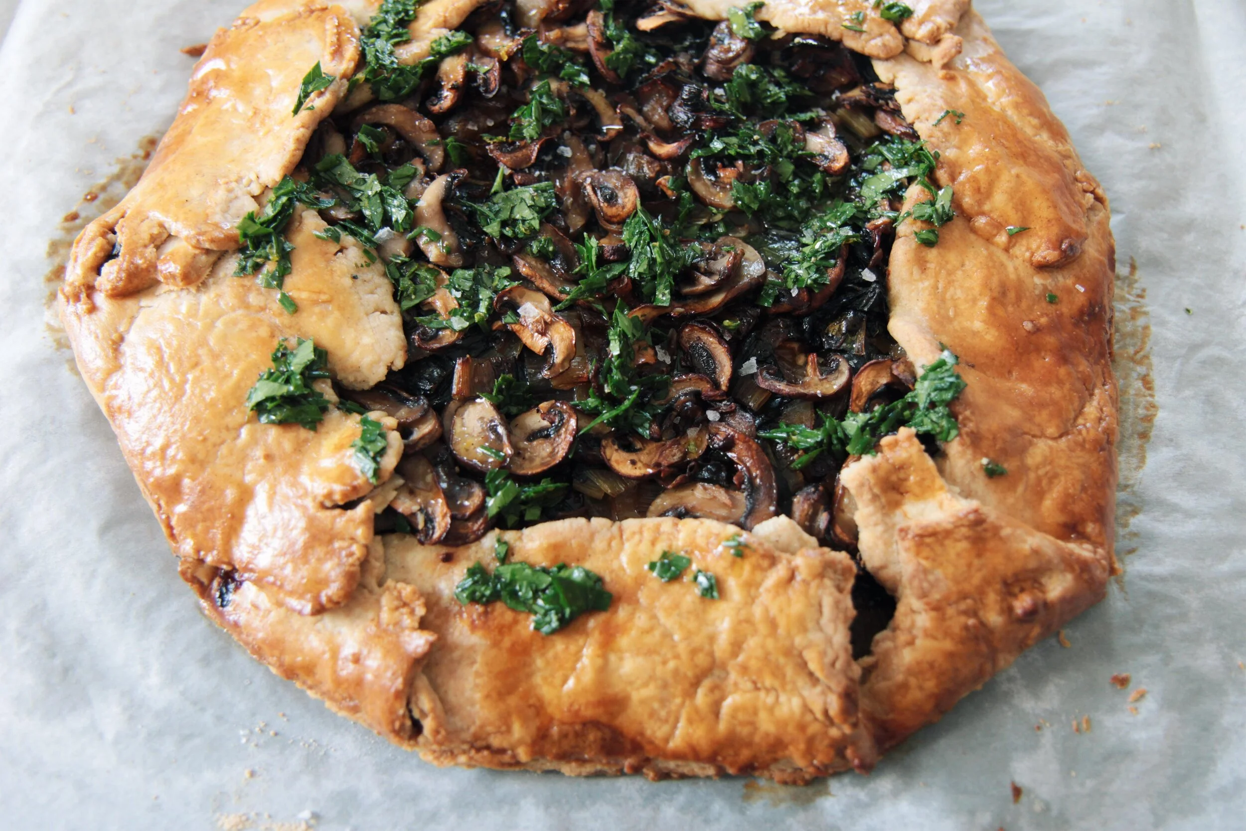 Galette aux blettes, champignons & herbes fraîches — the flying flour.