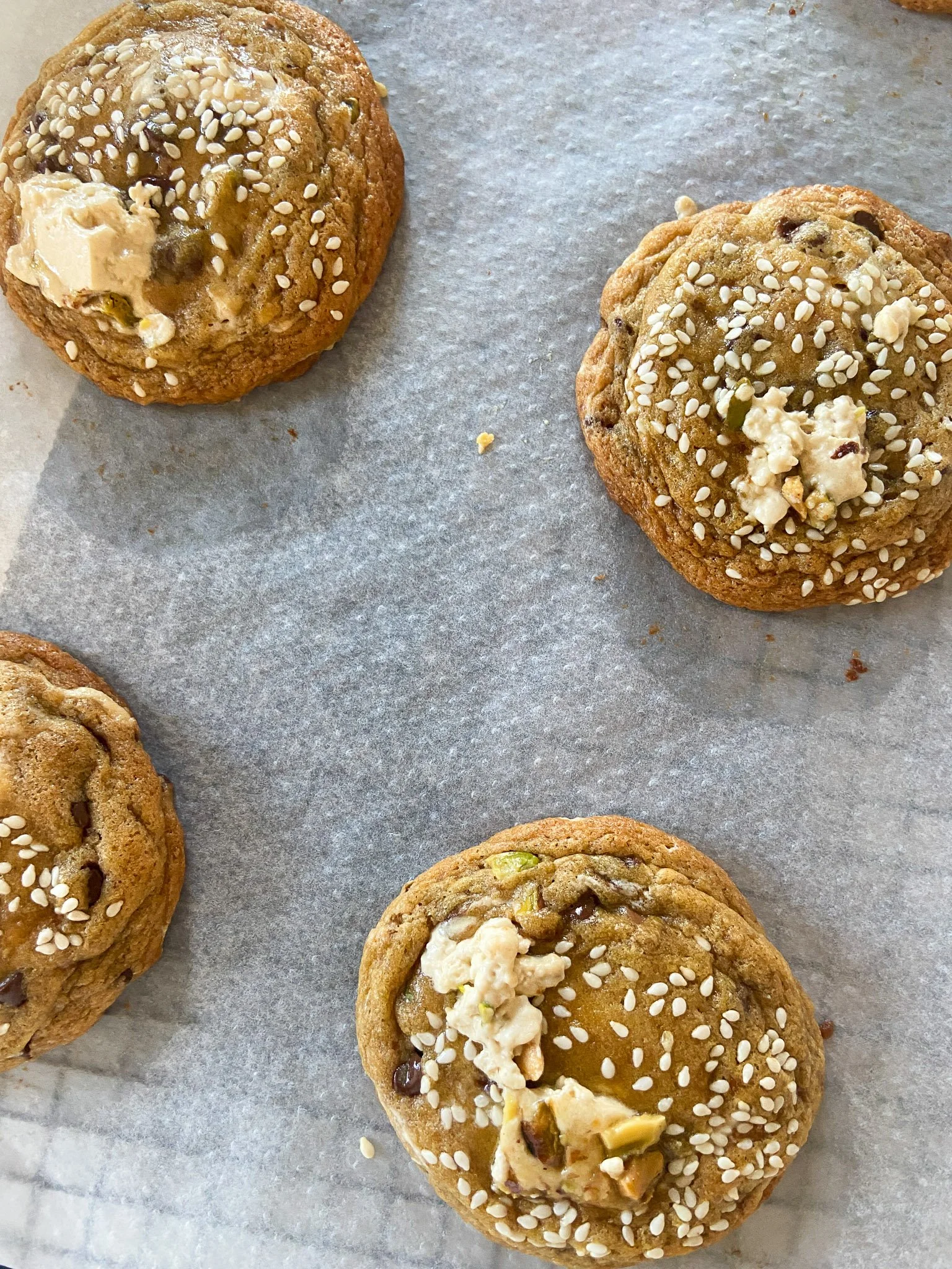 Cookies halva à la pistache, beurre noisette et chocolat — the flying