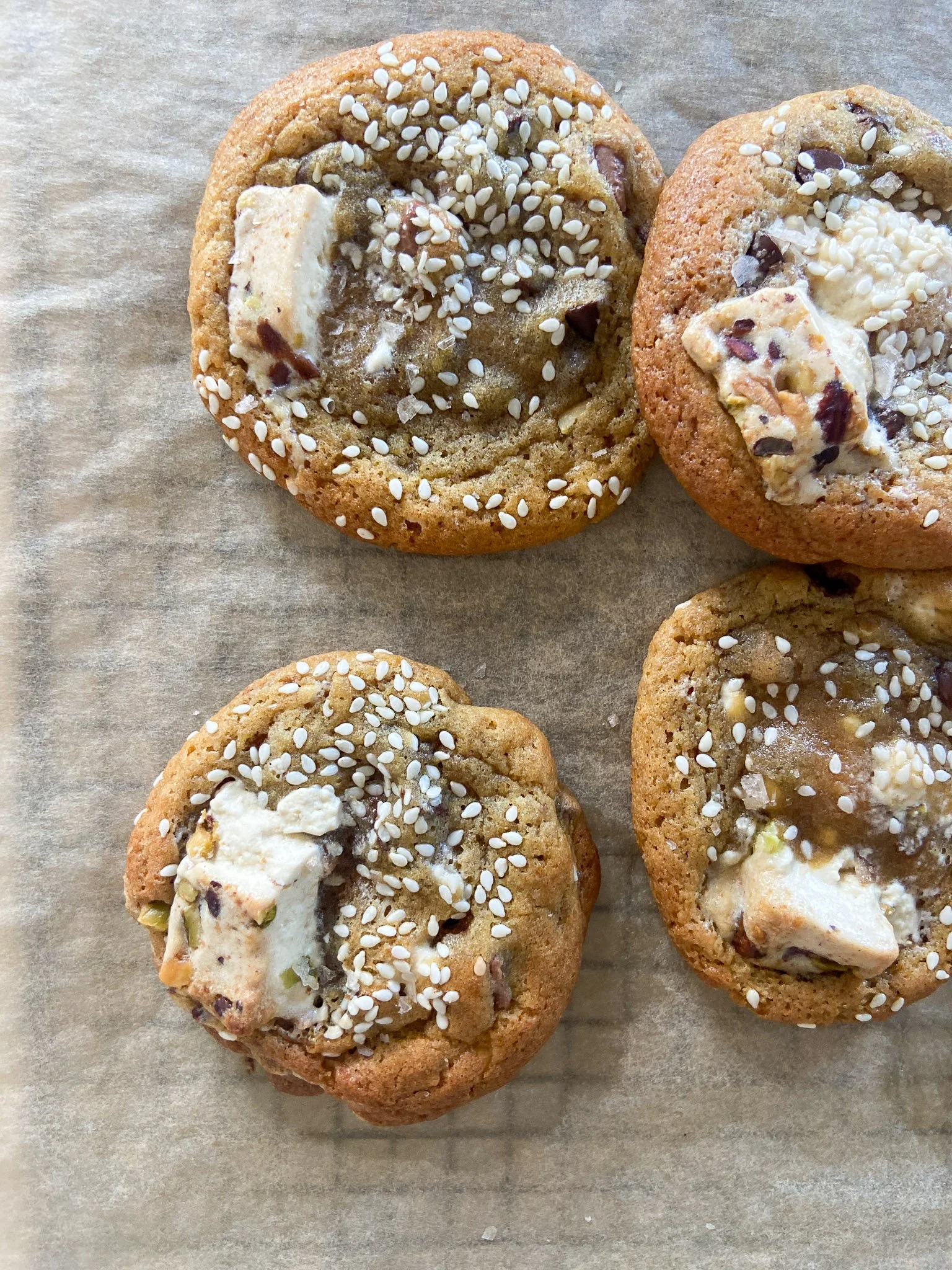 Cookies halva à la pistache, beurre noisette et chocolat — the flying