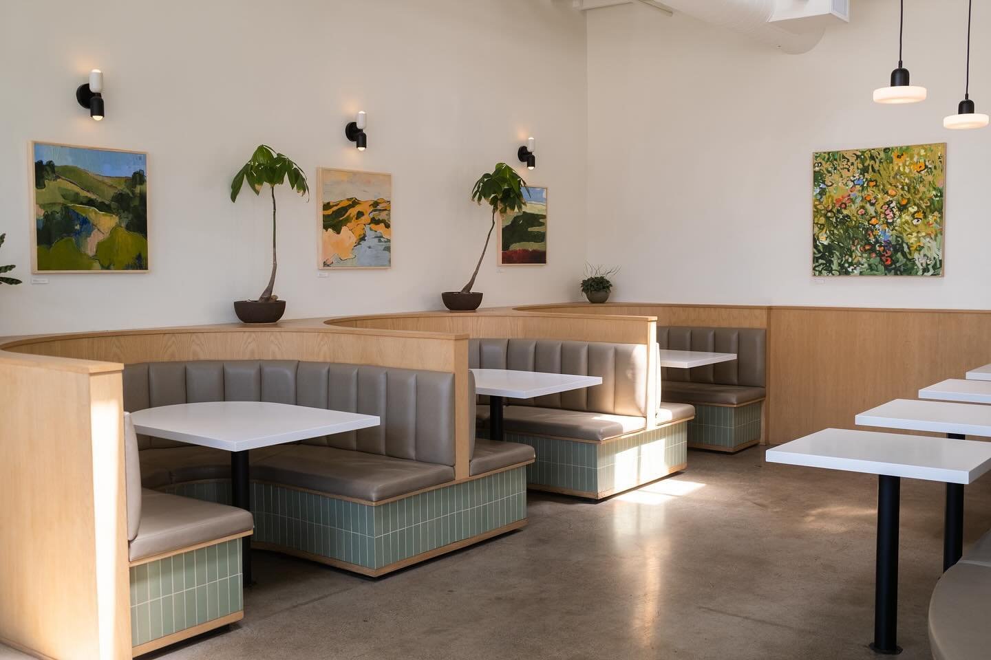 Grateful to have the opportunity to display some of my paintings at one of our favorite spots in town for a good burger and cocktail at the bar @modelcitizenvta ❤️ more pics at @pesch_studio