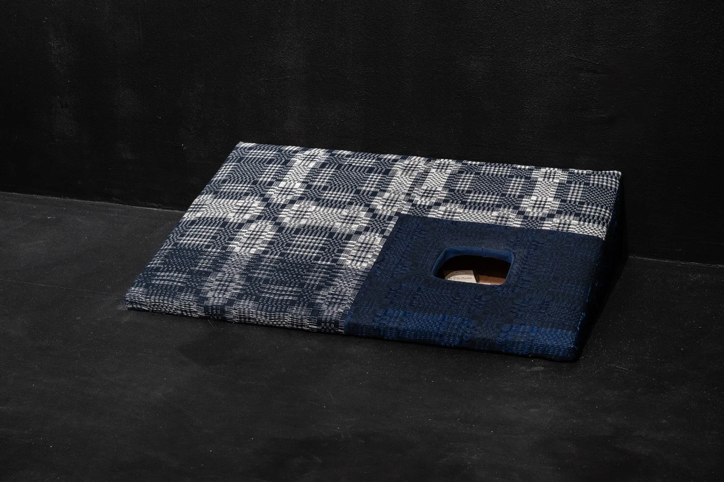 Open today through Saturday, from 12-6pm! ⁠
⁠
Clare Hu⁠
Catalpa (2025) ⁠
Handwoven textile (Catalpa Flower), �found vocabulary cards⁠
35.5" x 24" x 8" ⁠
⁠
@clare_hu⁠
⁠
Note from the artist: the sculpture is interactive, and you are wel