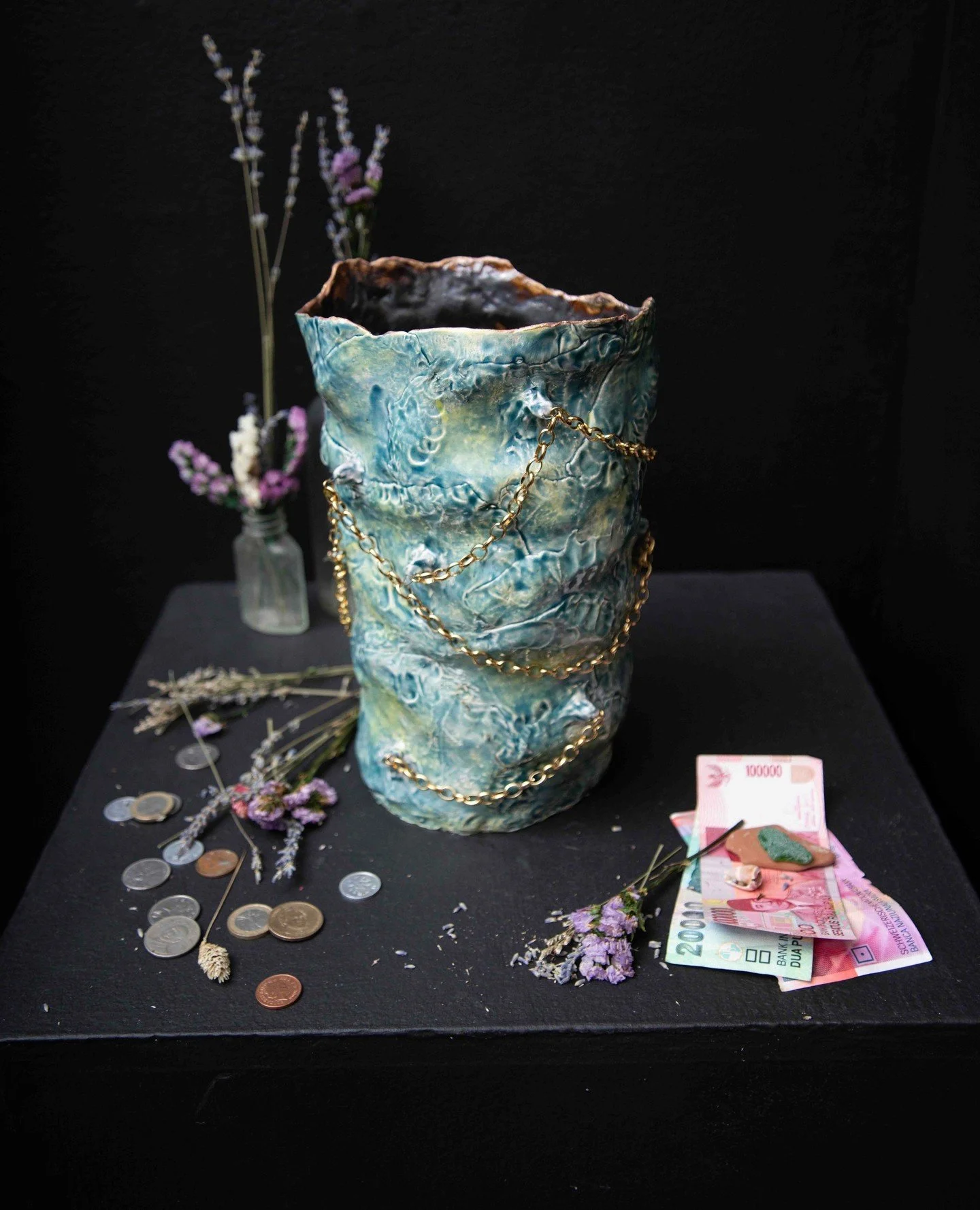 self-nursing vessel II⁠
2026⁠
Glazed Stoneware with 24k gold-plated chain⁠
11 x 7 x 7 in ⁠
⁠
From our current show: ⁠
Melanie Elyse Brewster⁠
WE WILL FEED EACH OTHER⁠
May 28-July 4, 2026⁠
@m.e.brewster ⁠
⁠
Artist Talk: Sat. June 13, 5pm ⁠
⁠
Field Pro