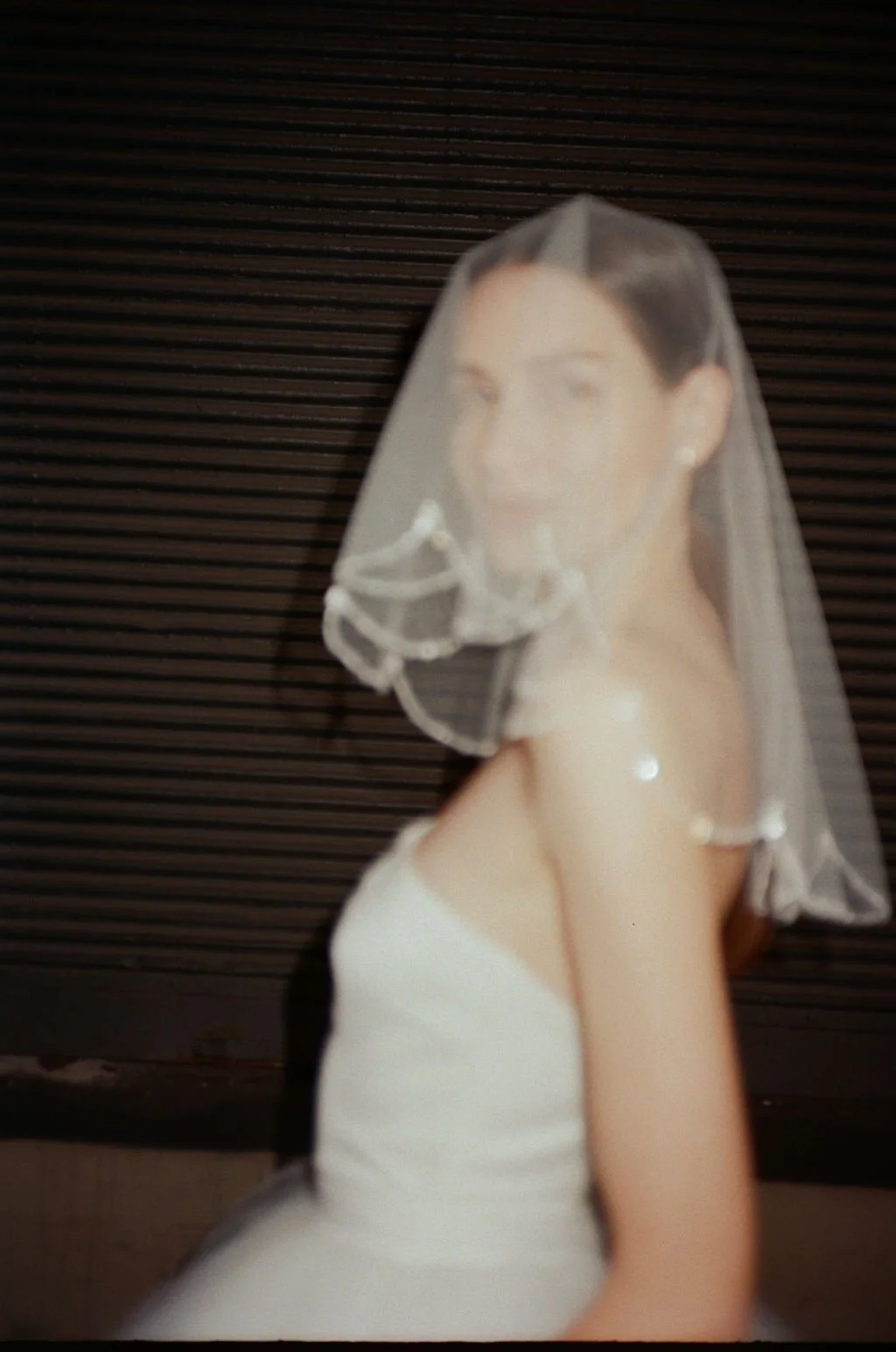chin-length_wedding-Veil_celeste.jpg