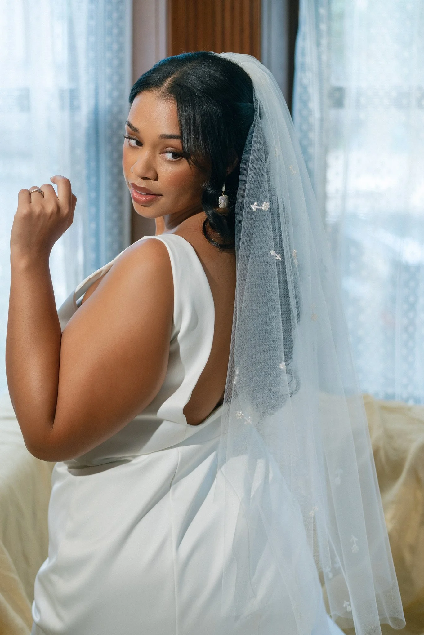 greta-pearl-daisy-fingertip-veil-back-view.jpg.jpg