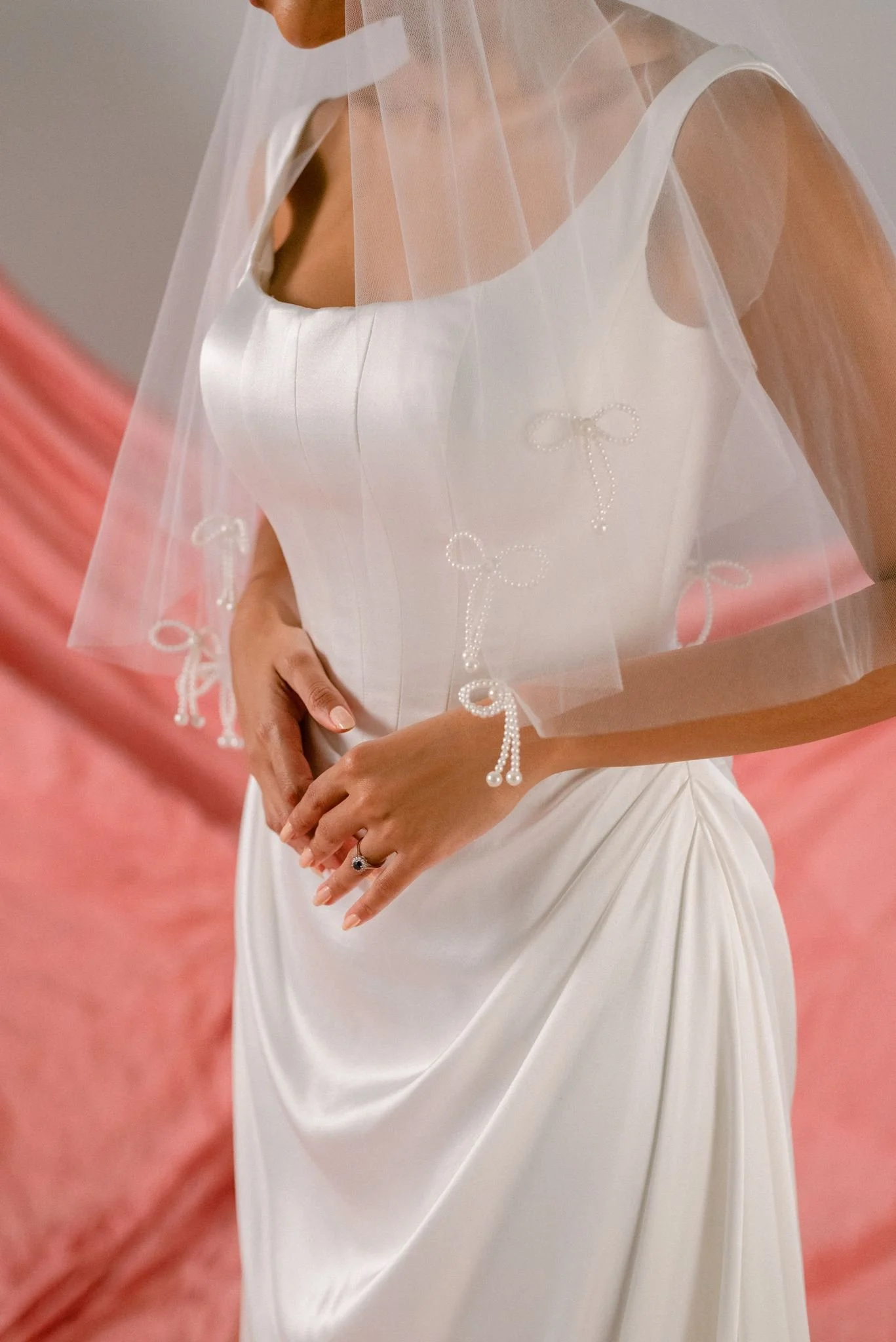 Alexia-pearl-bow-veil.jpg