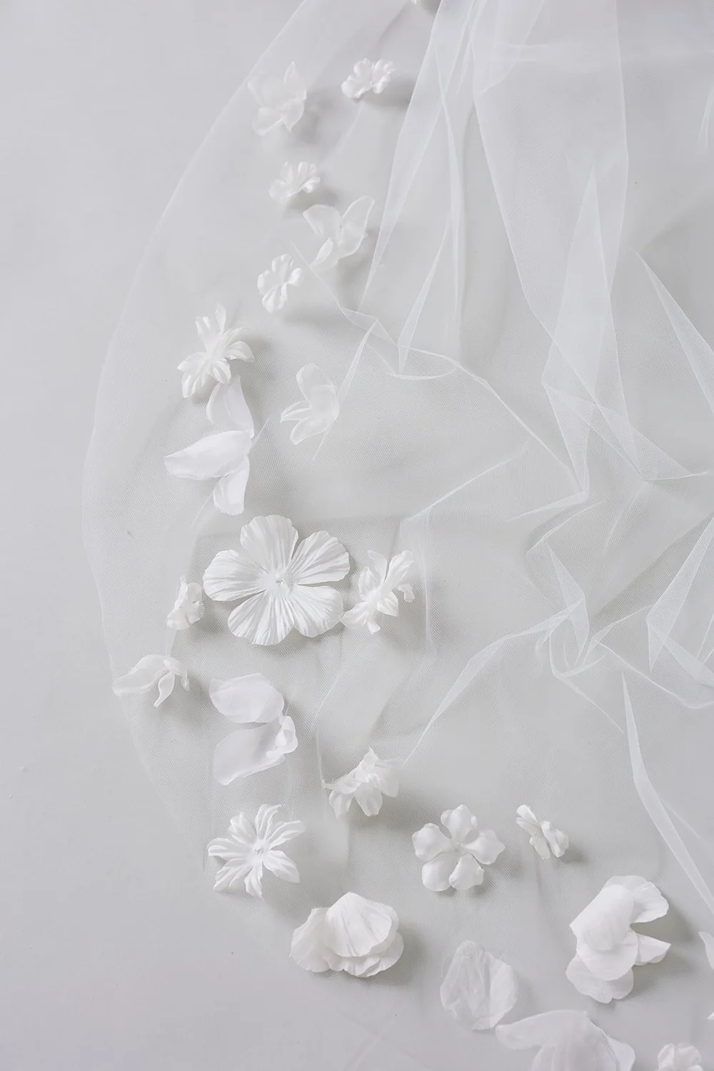 3d flower wedding veil — Celeste New York display picture 1