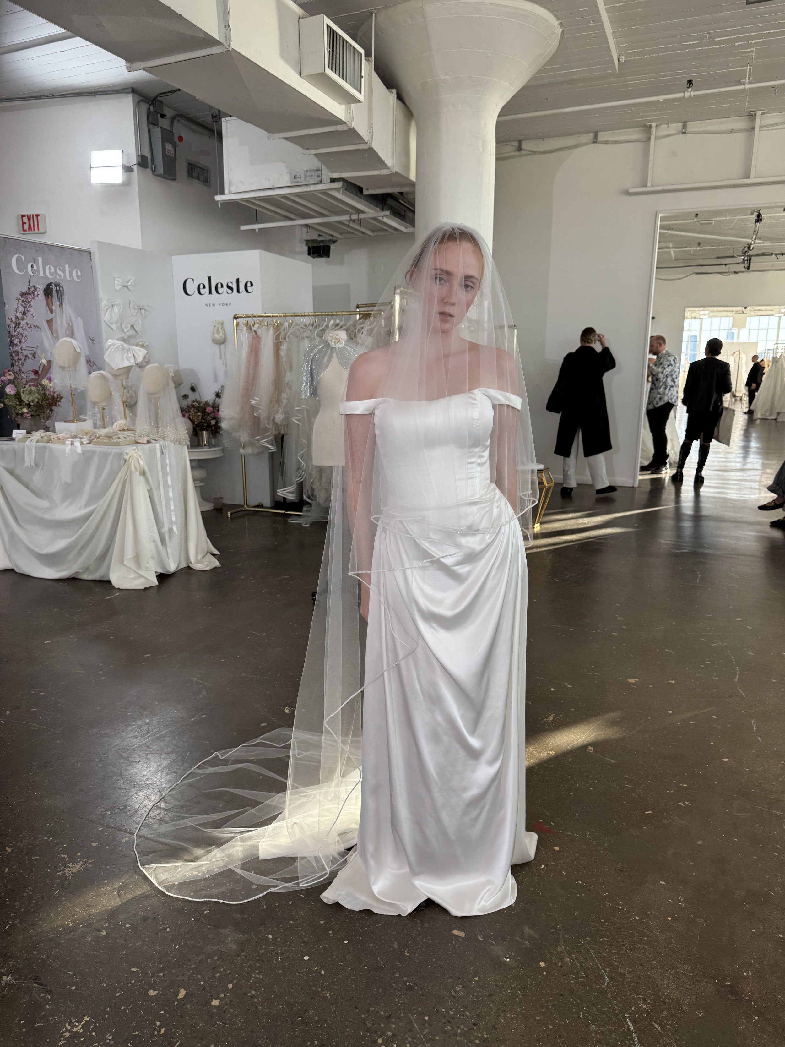 subtle-beaded-edge-veil.jpg