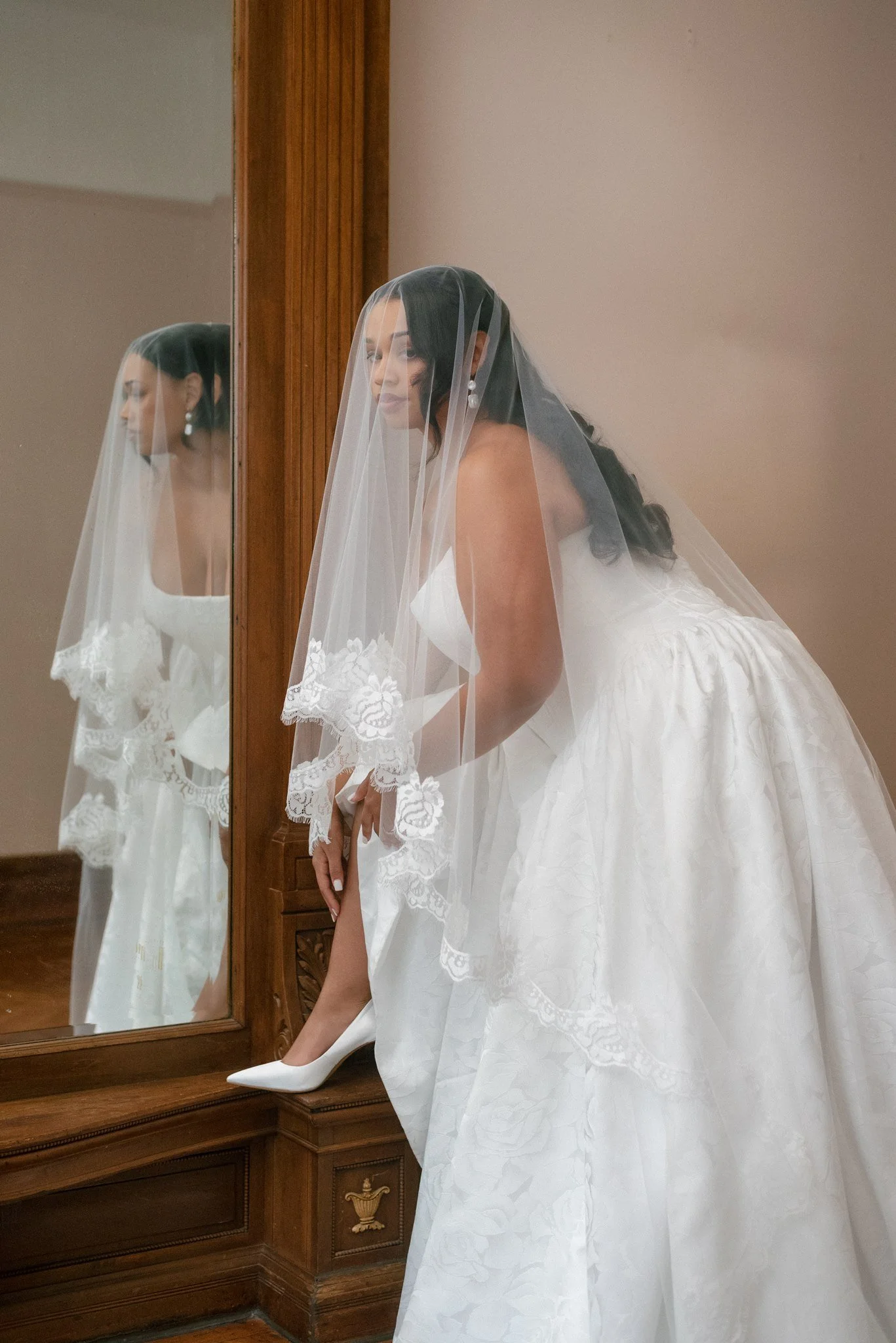 sybylla-veil-white-lace-trim-mirror-view.jpg.jpg