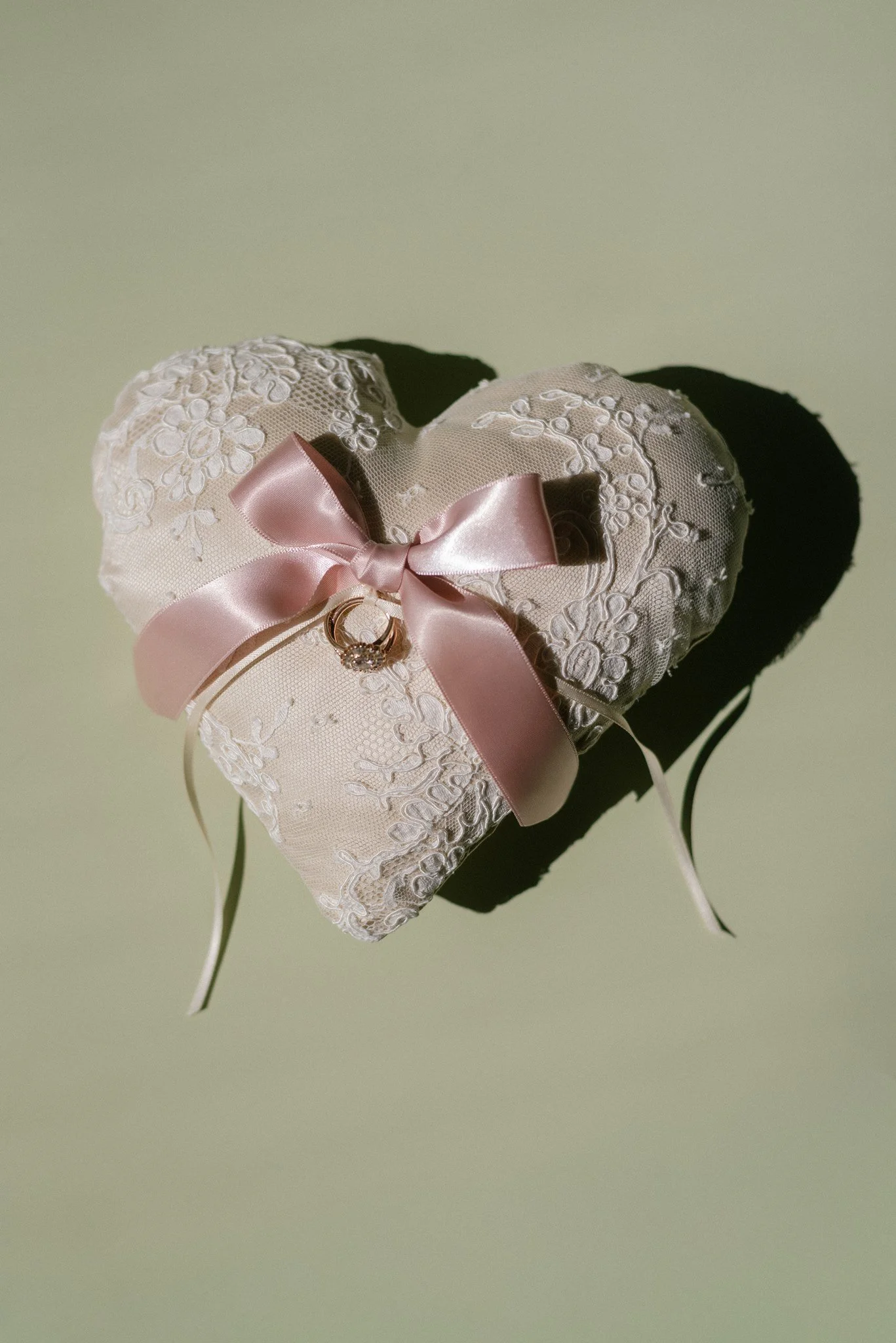 violeta-ring-pillow.jpg.jpg