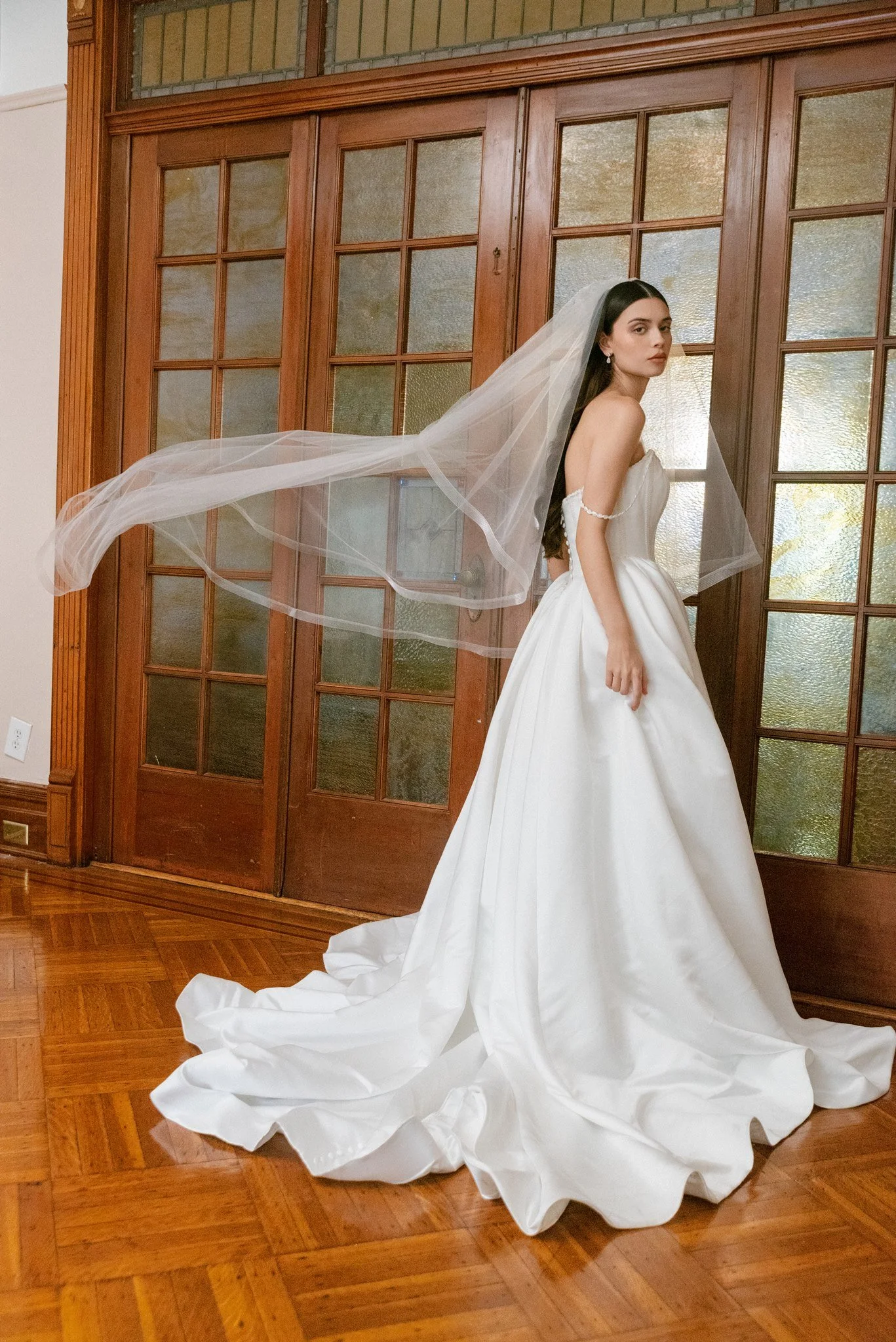 venetia-veil-white-tulle-side-profile-train.jpg.jpg