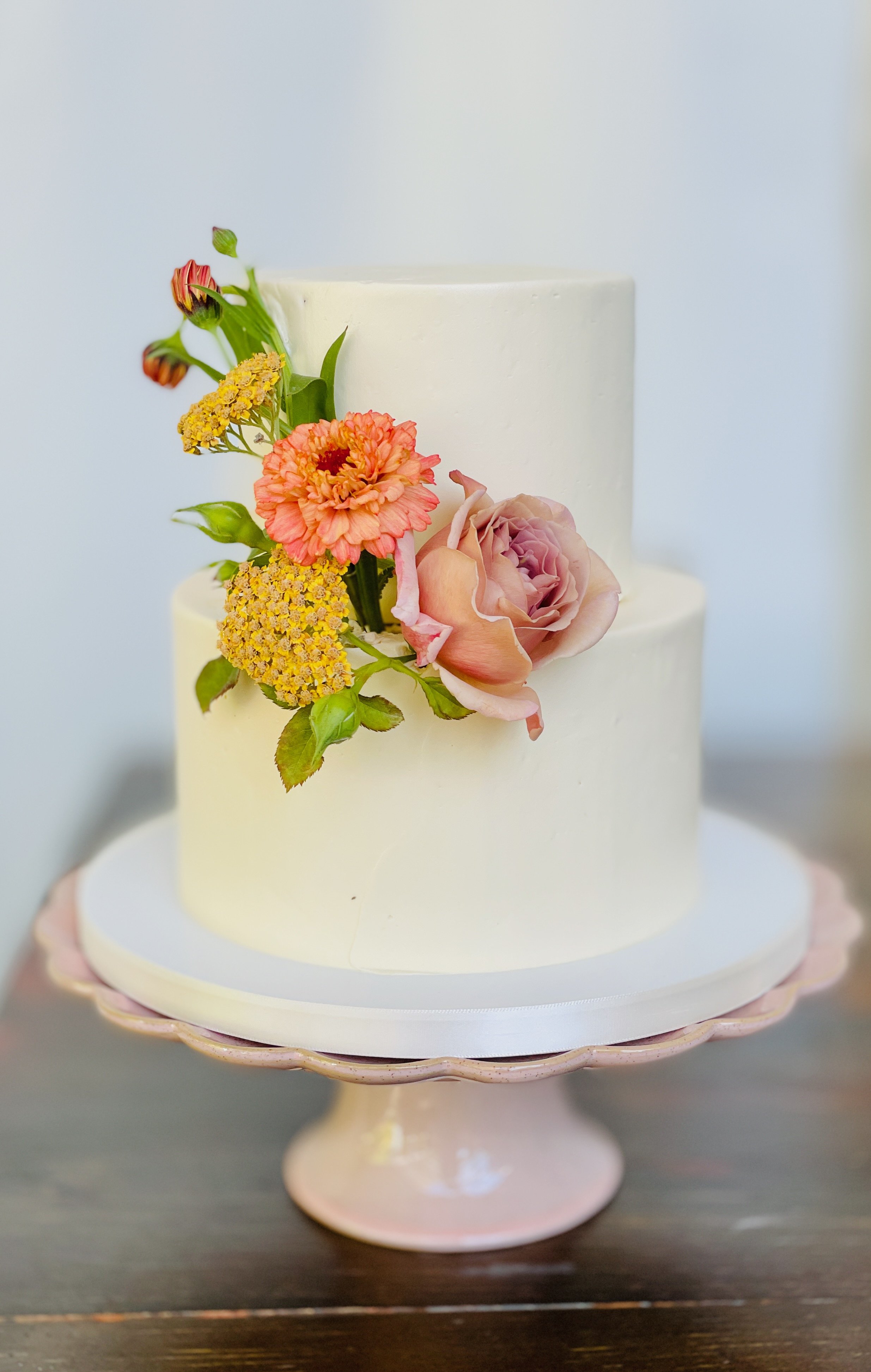 Wedding cake – Ivory two tier | 7Marvels Cakes & Macarons
