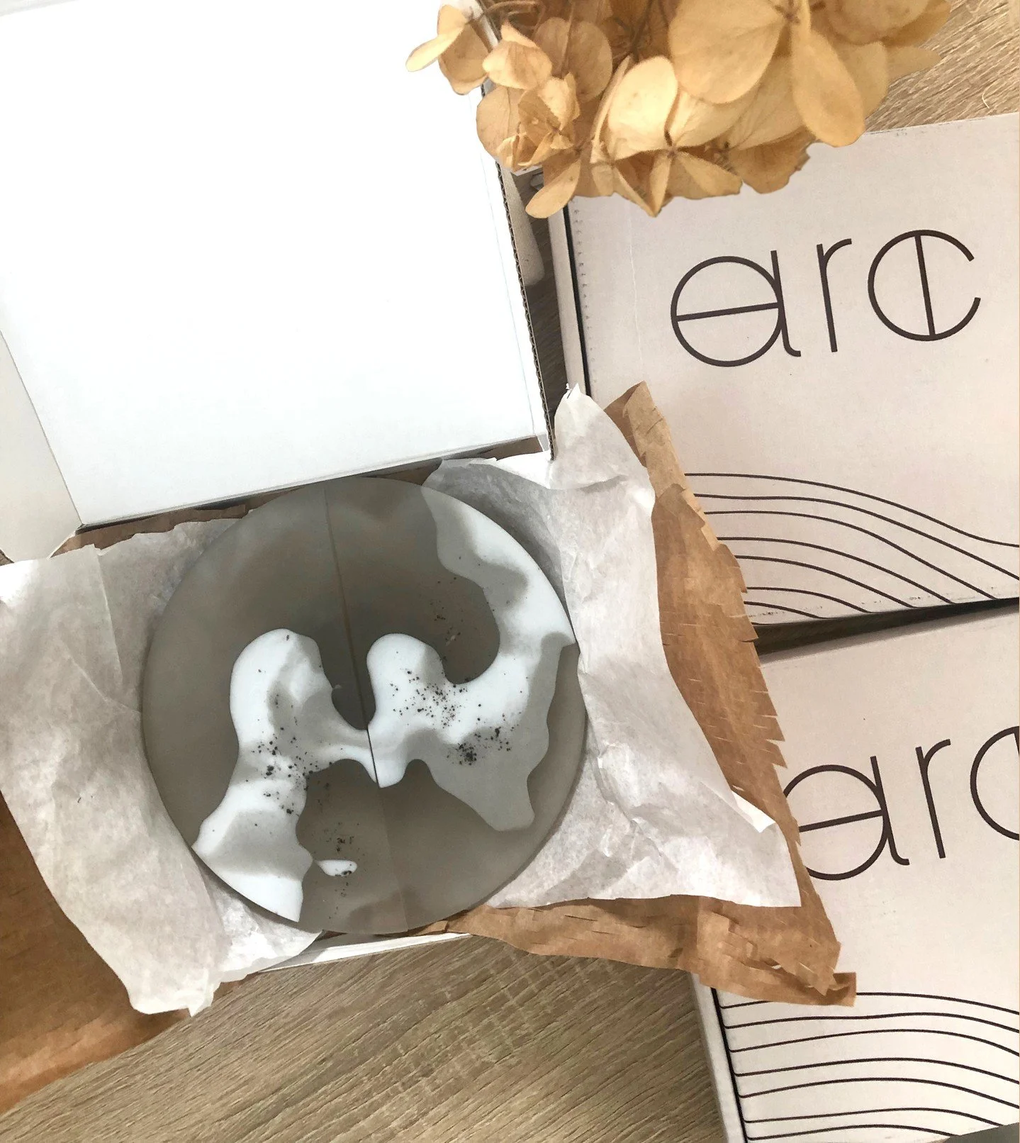 Just specified some more of these amazing handles. They are from the lovely @thearcdept who hand-makes them, just over the ditch in NZ. Called the Carmen pull. I love them, especially that little sprinkling of 'pepper' in the resin.