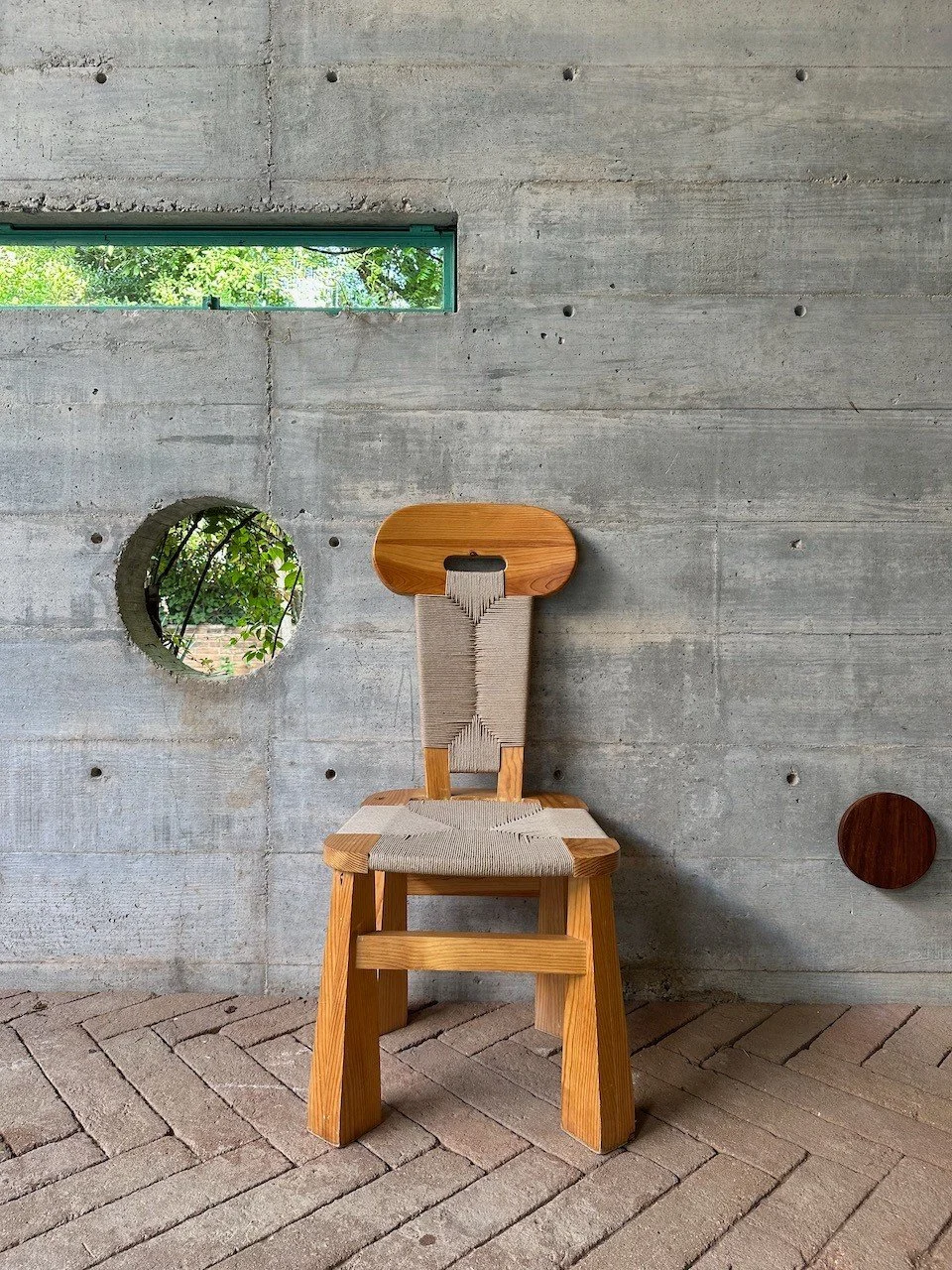 Throwback to these gorgeous hand-made timber chairs, crafted by local artisans from Oaxaca and placed in hotel Casa TO (Mexico).

A reminder that the most compelling spaces aren&rsquo;t filled with &ldquo;perfect&rdquo; pieces. They&rsquo;re layered 