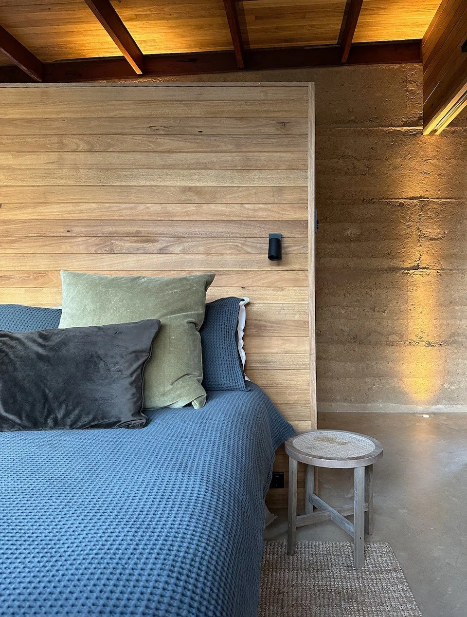 Controversial, but white walls are boring! Reasons why you might choose to avoid them:

✔️ You want your home to feel warm, cocooning and relaxed, not bright and sterile.

✔️ You love texture and natural materials, and want timber, stone and fabrics 