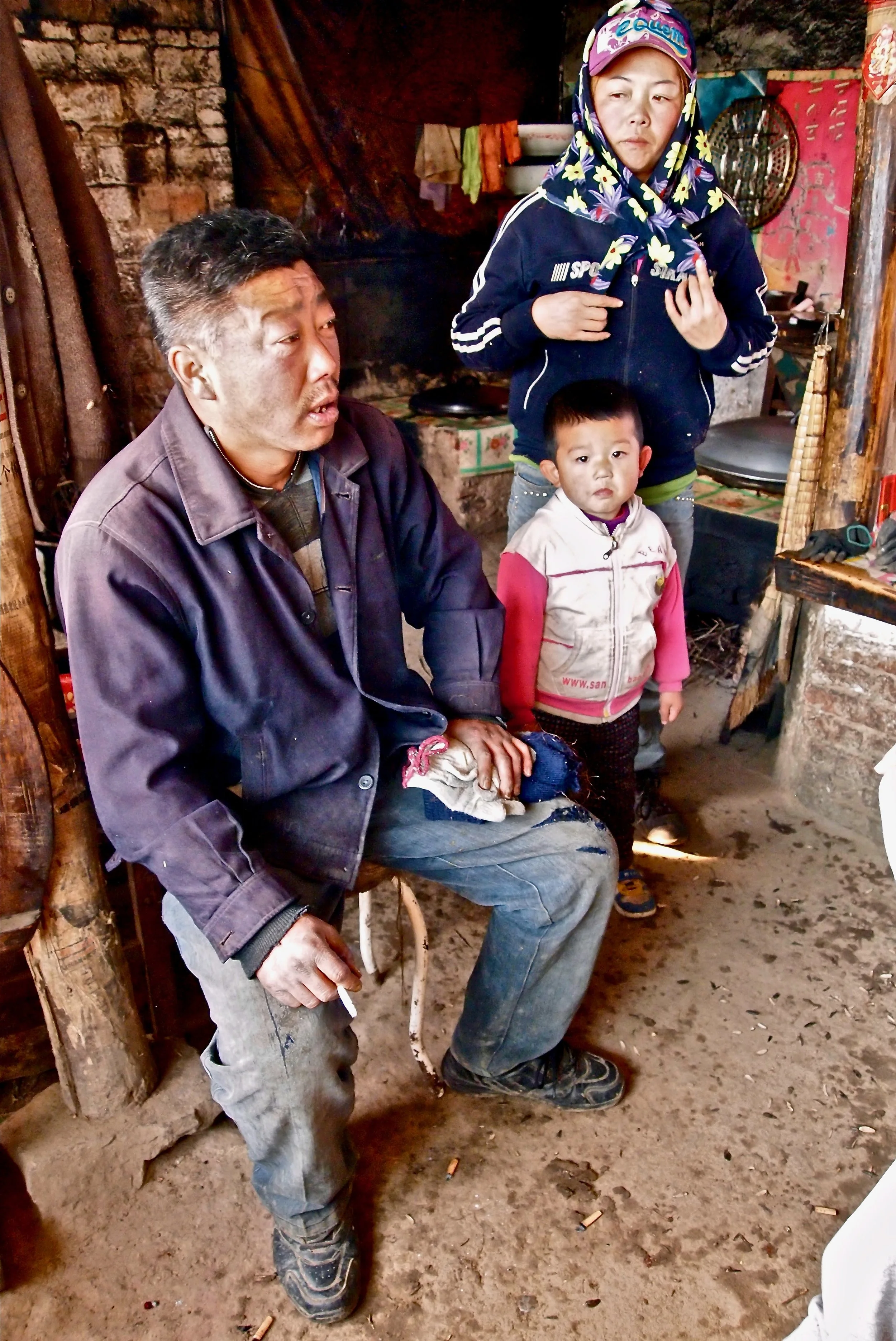 Liang Xi Quan (left) in his home in Qinglongshan, Heilongjian province, China. (C) Remko Tanis