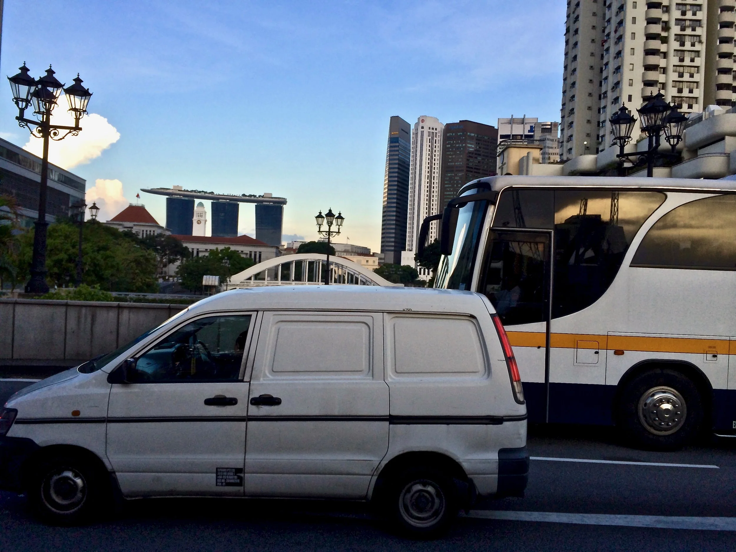 Traffic in Singapore. (C) Remko Tanis