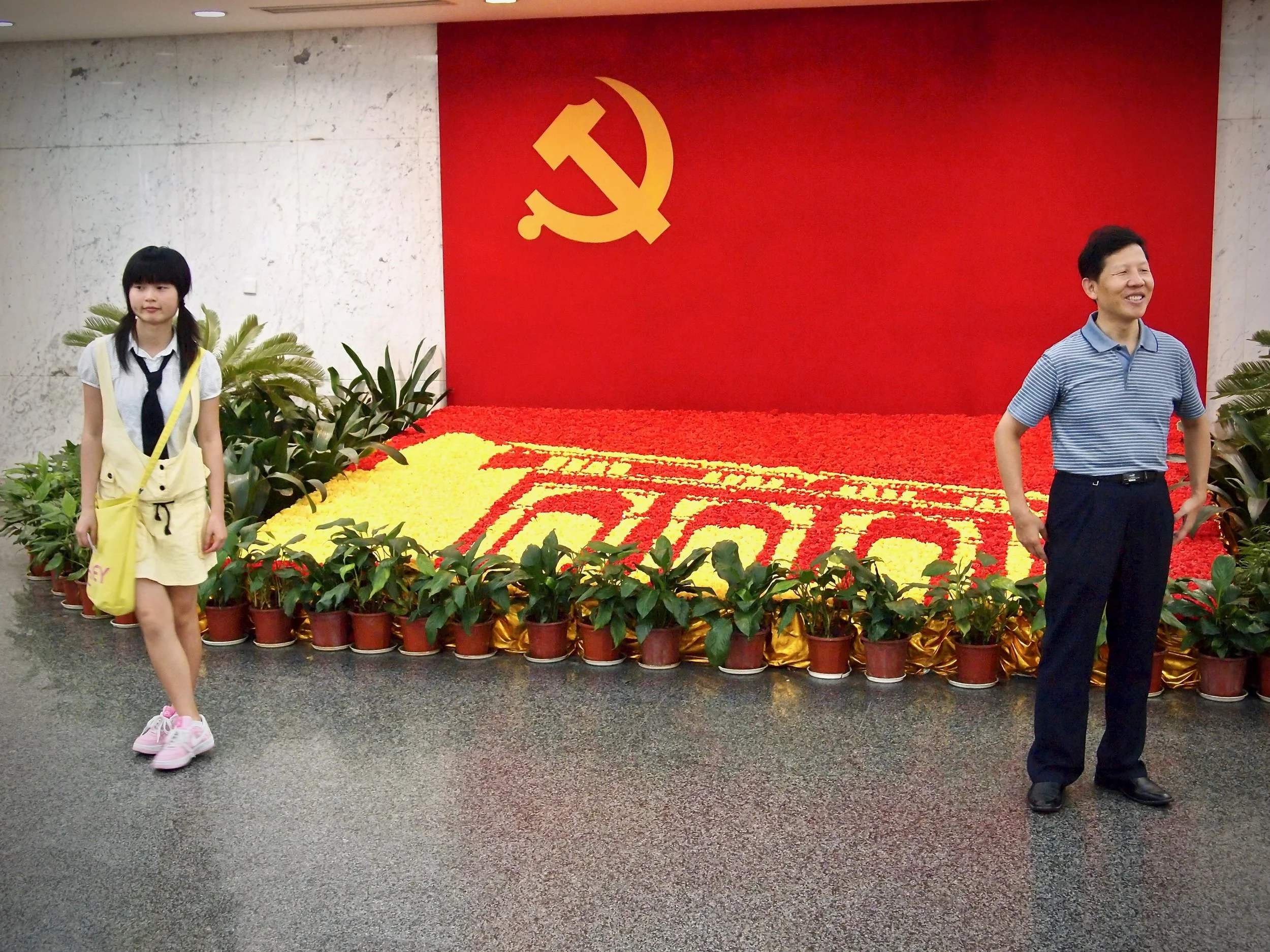 Tourists at the site of the First Congress of the Communist Party of China, in Shanghai. Photo: (C) Remko Tanis