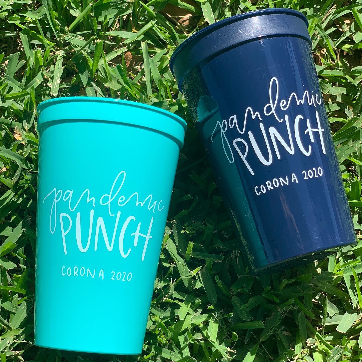 loving these fun new party cups. and so are y&rsquo;all. if you just have to have some send me a dm. 22oz. Sets of 10 cups. Navy or teal $15

#pandemicpunch
