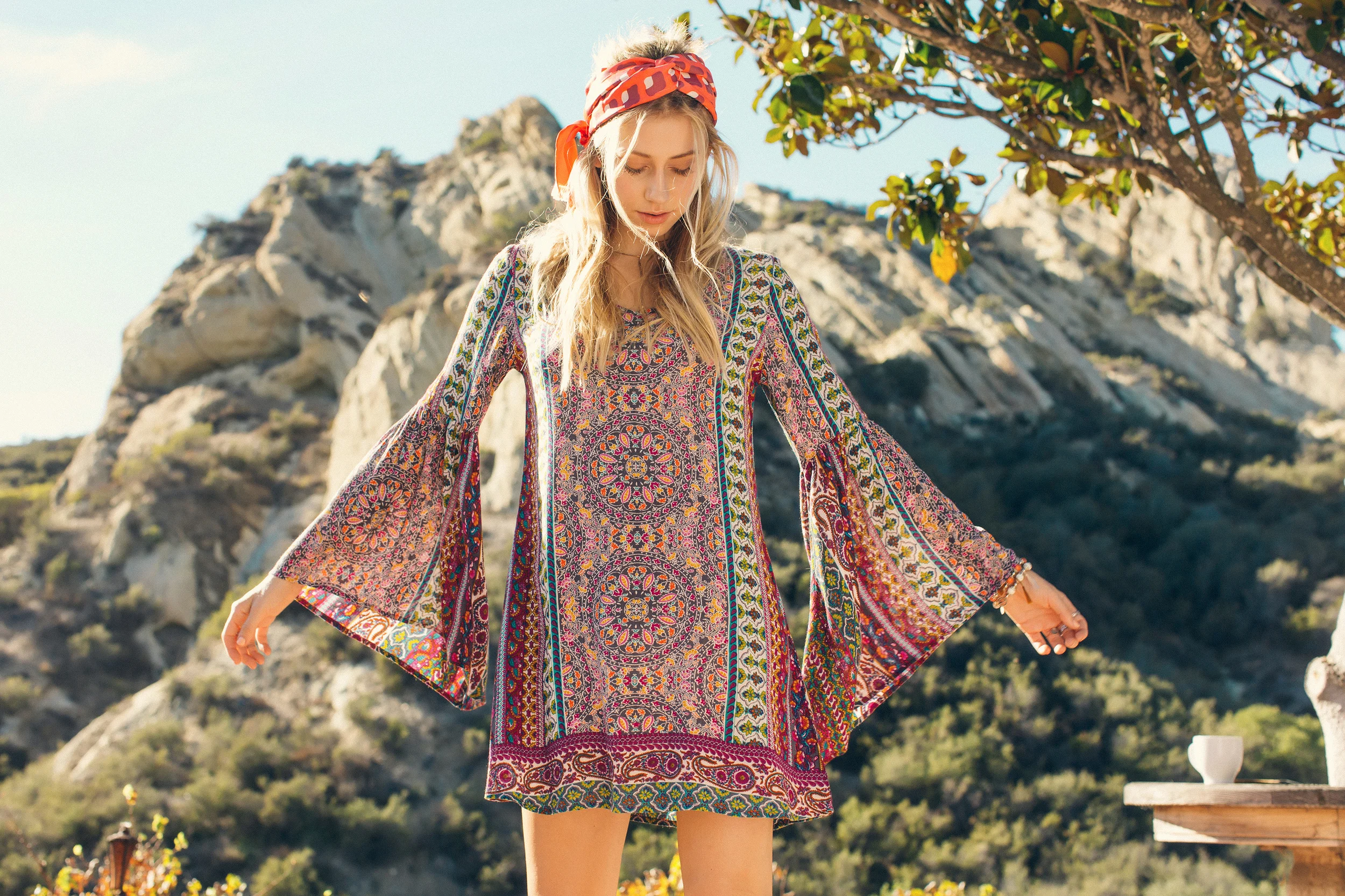 Do you like wild flowers? Are you likely to hike to a hot spring in the next year? Have you ever kissed the sunlight? Then you probably need some new clothes from Patrons of Peace .