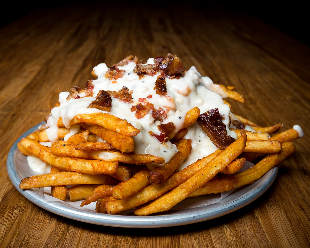 tilted_gravy_fries_10x8.png