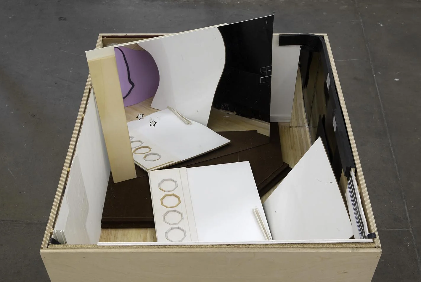 Nicole Wermers V4 2001 mixed media 103 x 95 x 75 cm