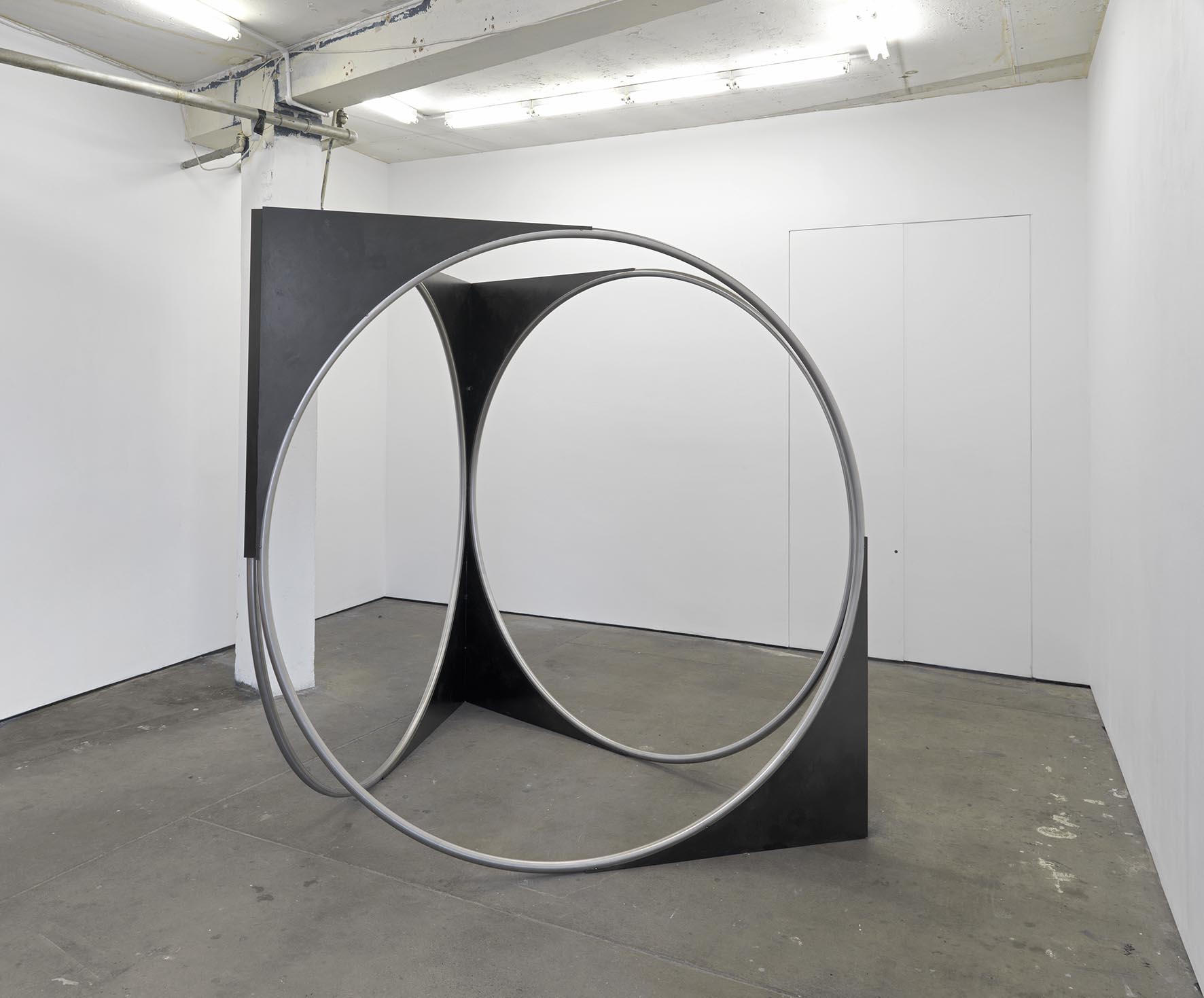     Spa 2008 stainless steel and patinated mild steel 215 x 215 x 190 cm 