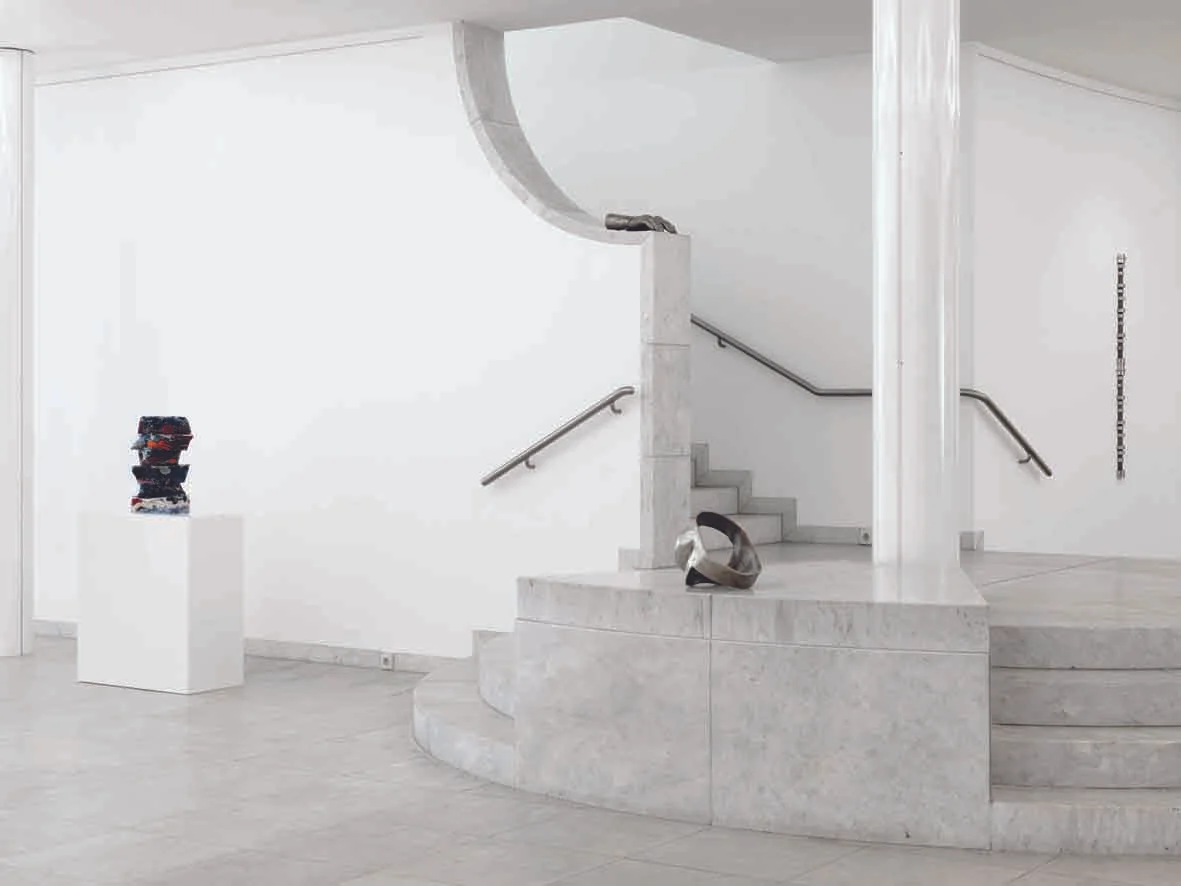 STRETCH Installation View Museum Abteiberg, Mönchengladbach, DE 2017