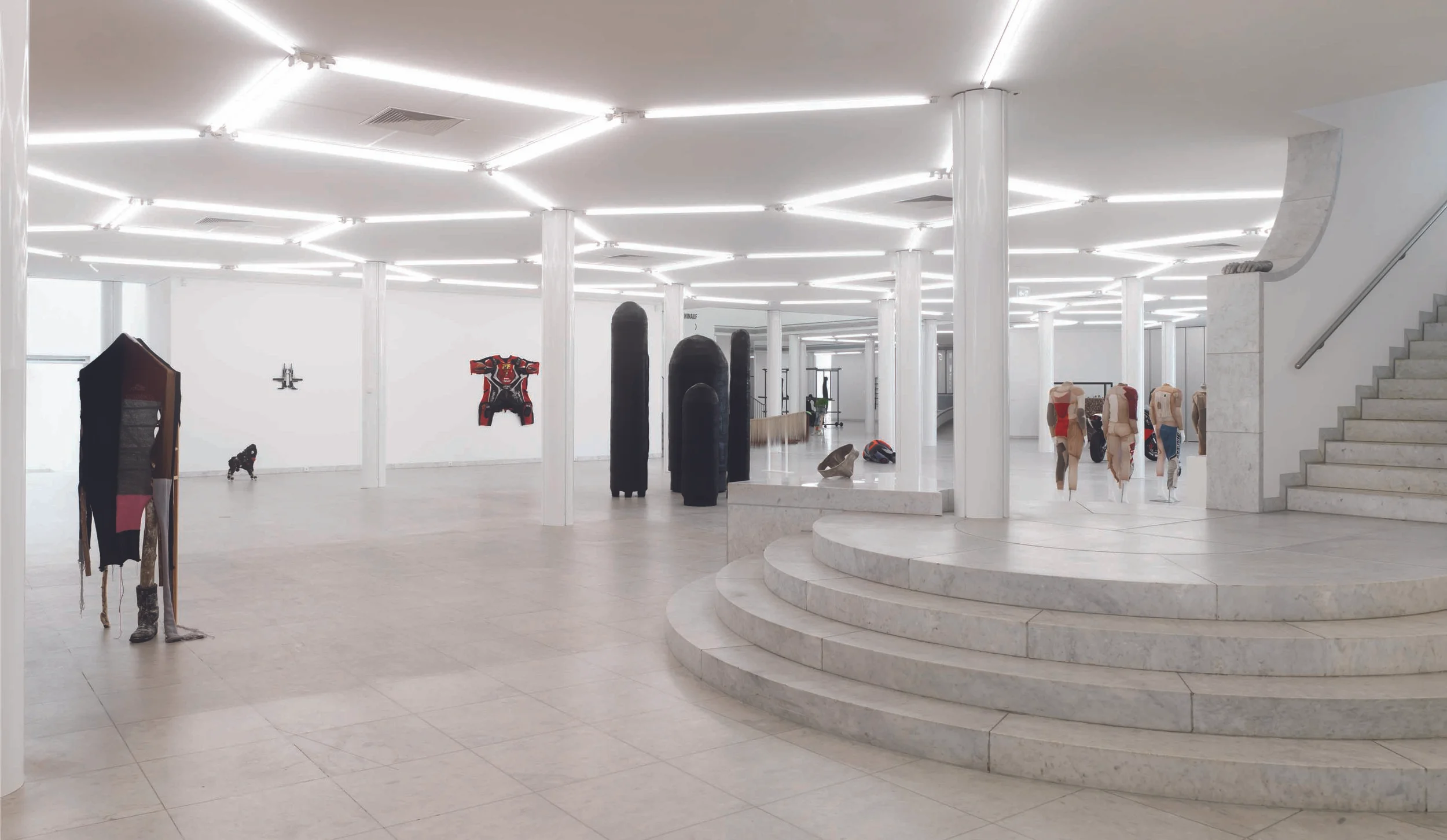 STRETCH Installation View Museum Abteiberg, Mönchengladbach, DE 2017