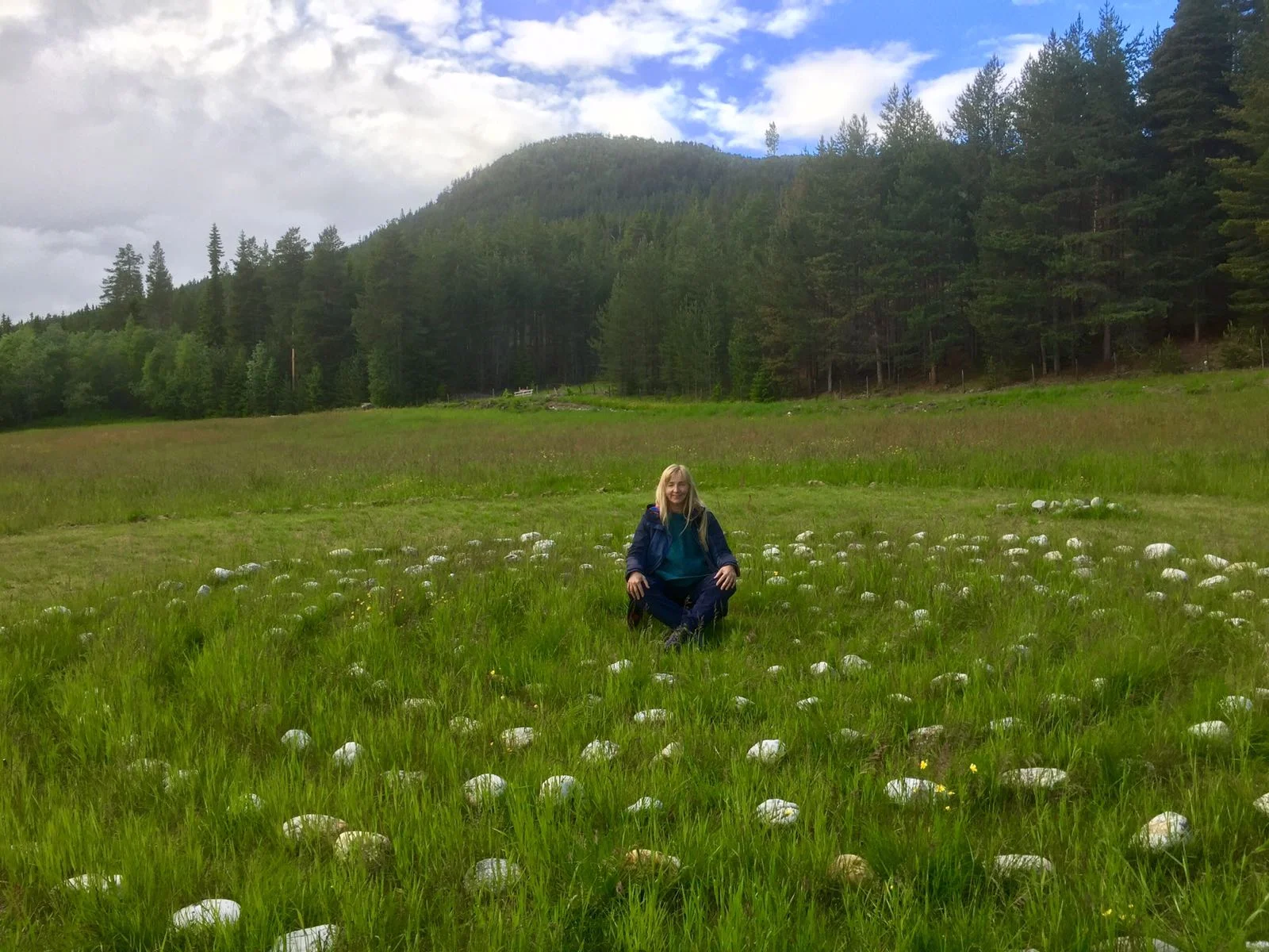 Bibbi in a field.jpg