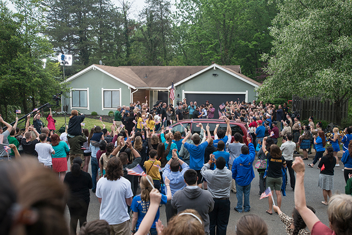 More than 300 volunteers, friends and neighors waited to greet Mark and Alicia Little outside their Fairfax home for the big reveal. (Photo credit: Evan Cantwell/George Mason University)