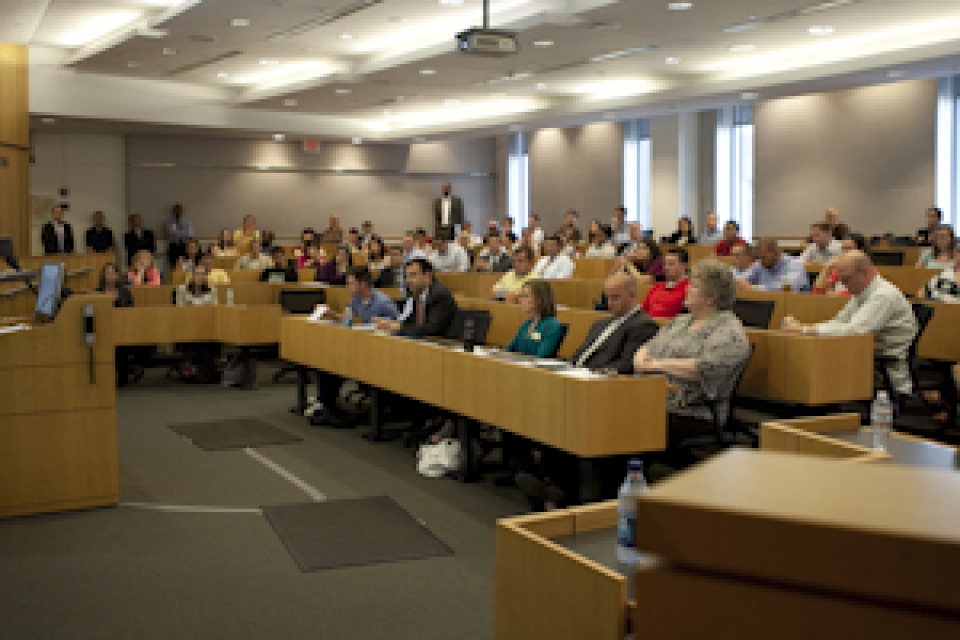 President Knapp, staff members meet student veterans in fall orientation program.