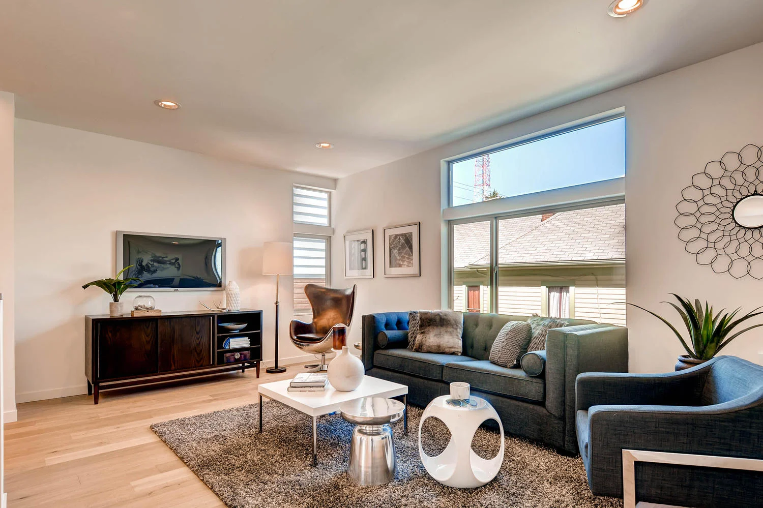 1412 20th Ave Unit B Seattle-large-007-11-2nd Floor Living Room-1500x1000-72dpi.jpg