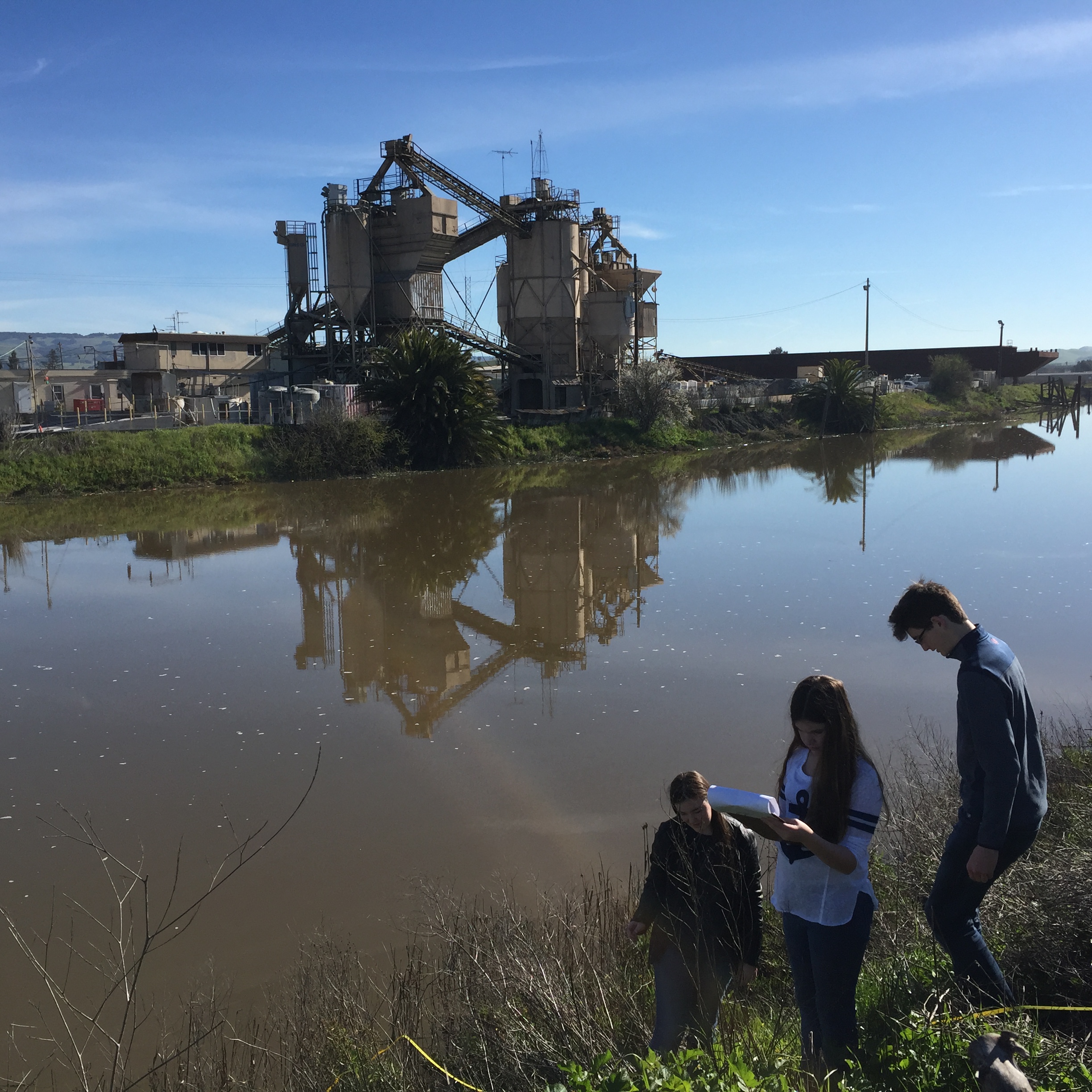  Students on a surveying trip in Steamer Landing Park (Spring 2017).&nbsp; 