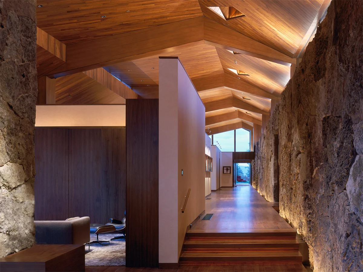 06_Entry hallway.JPG