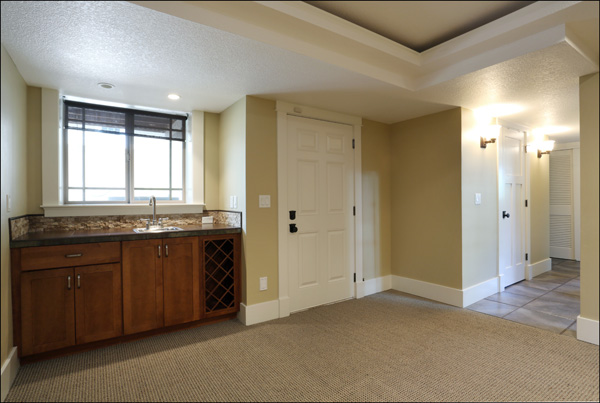 Wet bar in family/media room - lower level