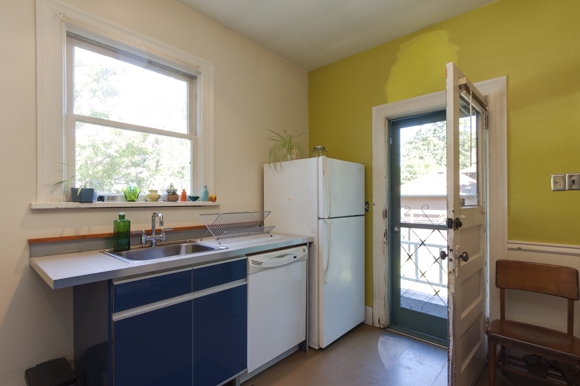 Main floor kitchen
