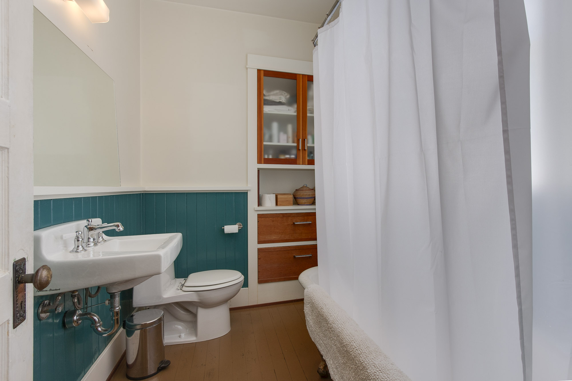 Main floor bath