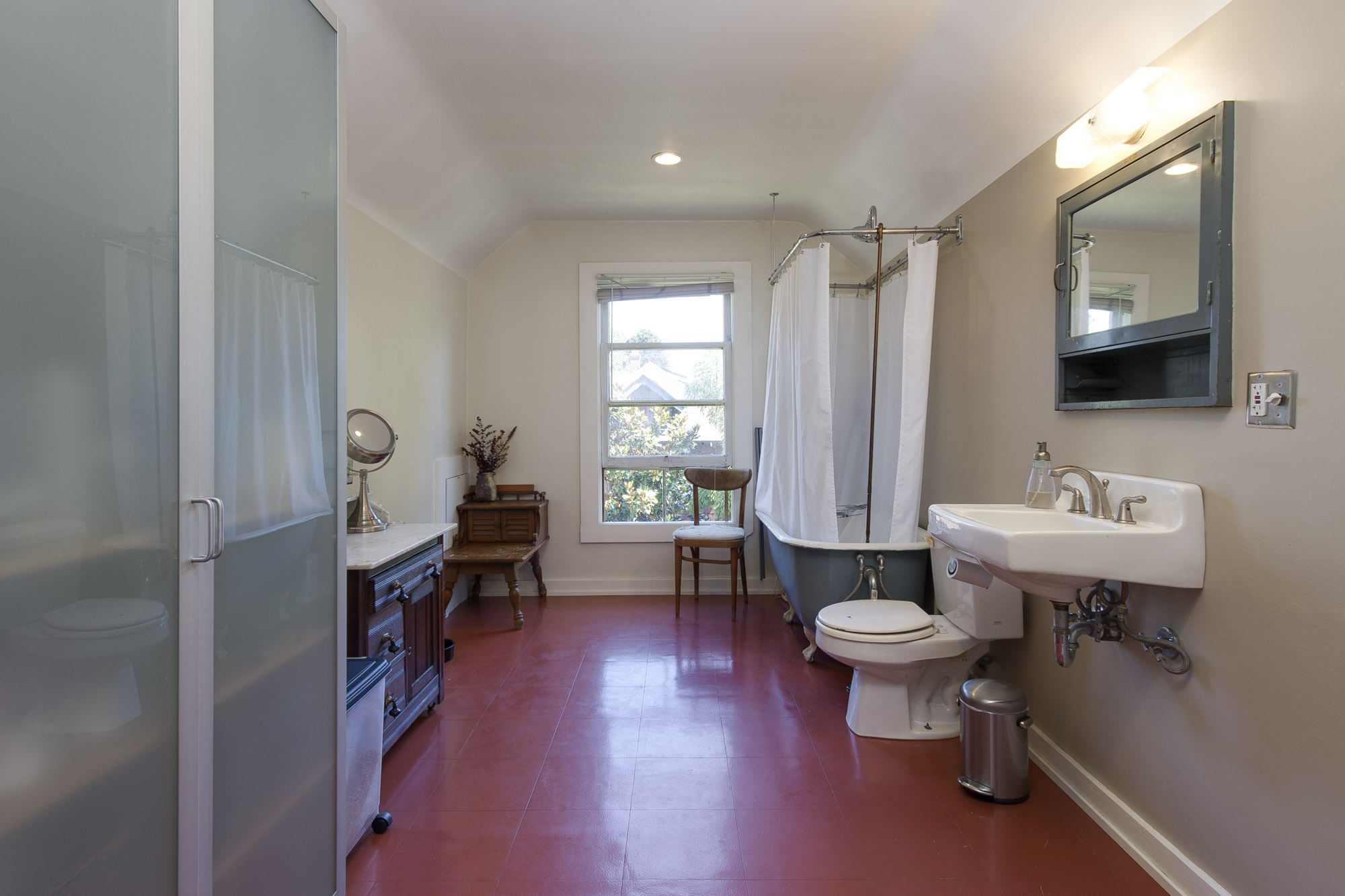 Oversized bathroom on upper floor