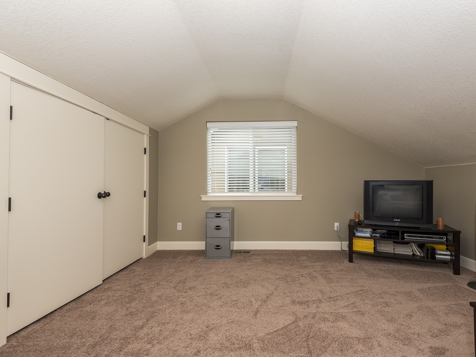 3rd floor bedroom or office - huge closets!