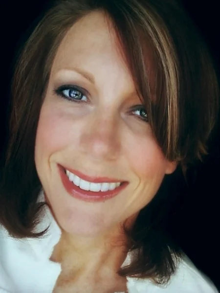 erinandrobeyprofilepic4edit1million.jpg