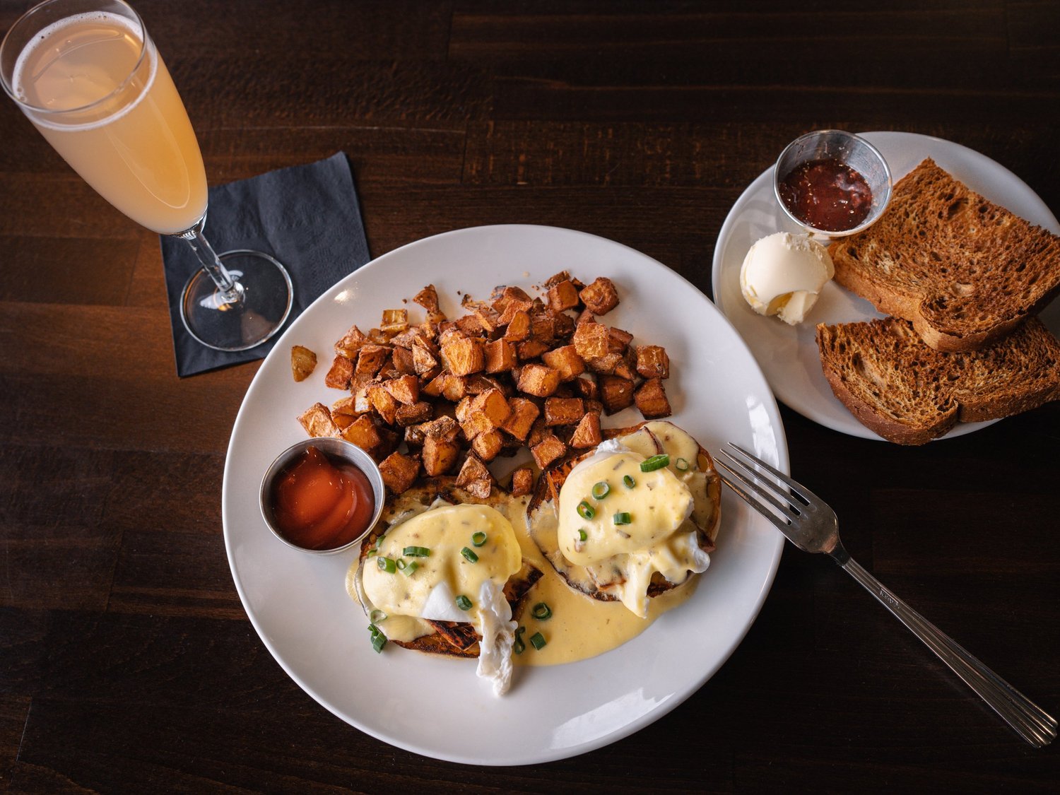 オットマン　BRUNCH The Hen Ann Arbor - Sterling 4 Eleven Lofts, 403 E Washington St