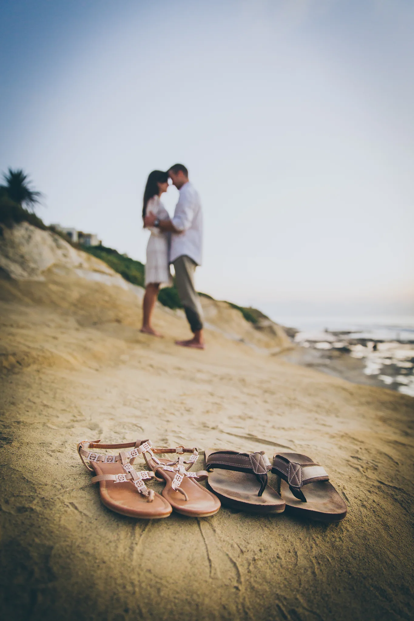 couple kissing