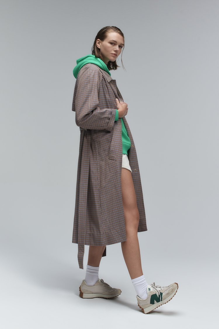 20220907_LWINKLER_EVERLANE_EDITORIAL_NEWSEASONALLAUNCHES_L_01_TRENCHCOAT_0058.jpg