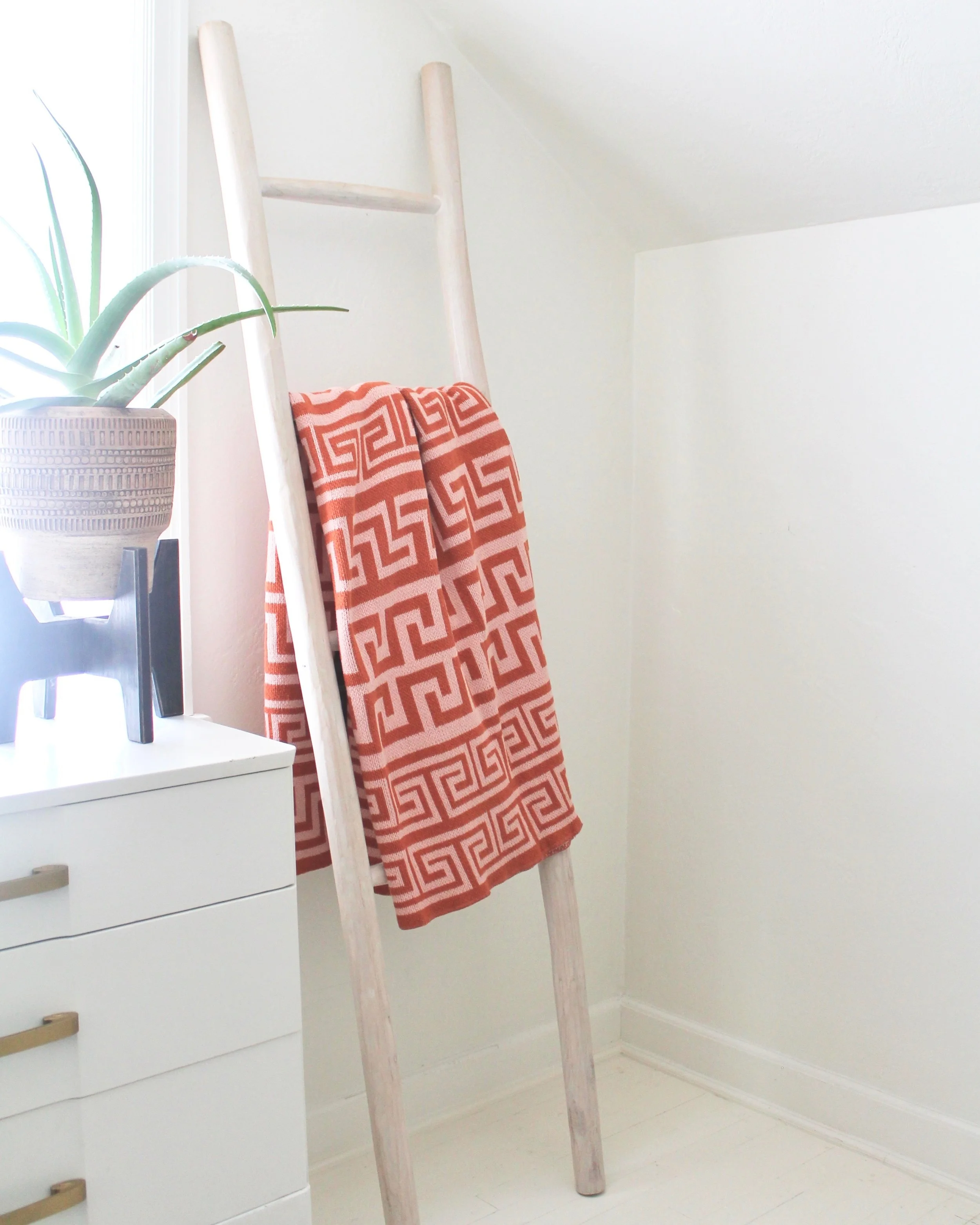 chinoiserie pattern throw blanket
