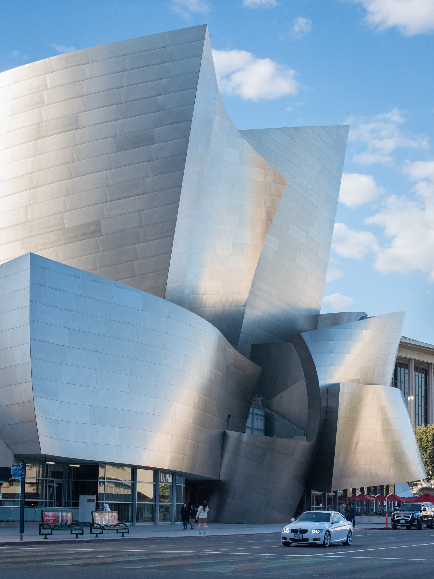 Walt Disney Concert Hall Los Angeles 2.jpg