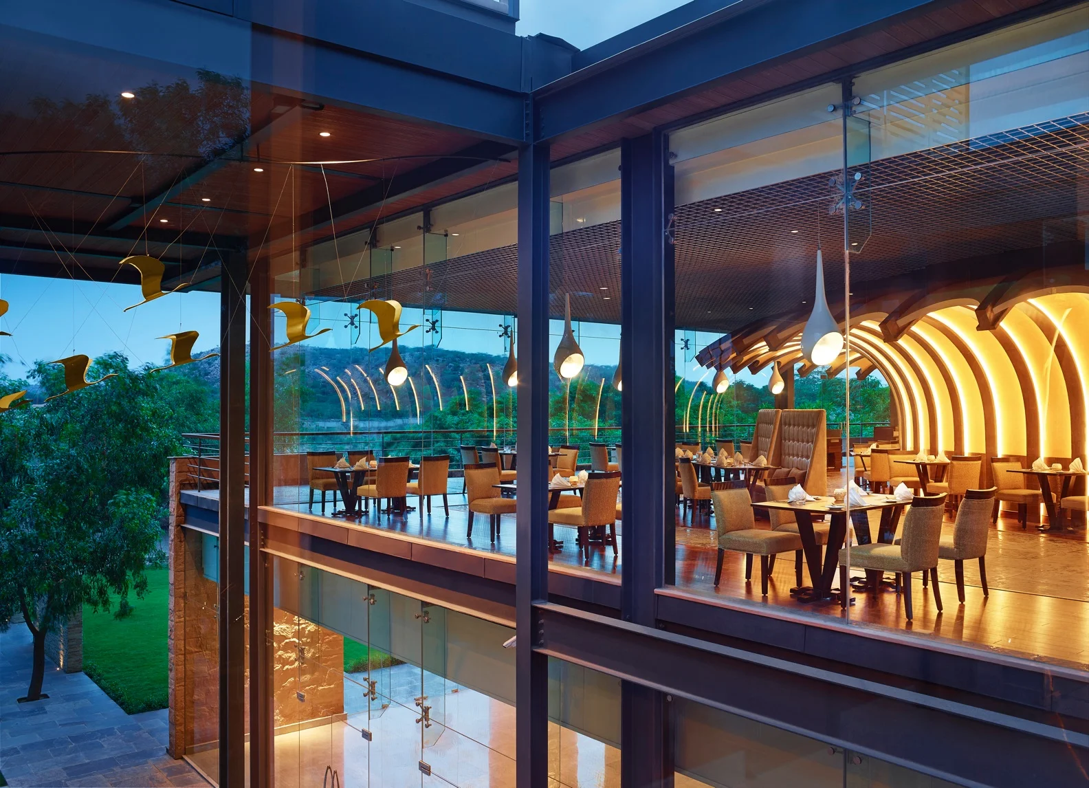 BUZZ TWILIGHT 53 main.jpg