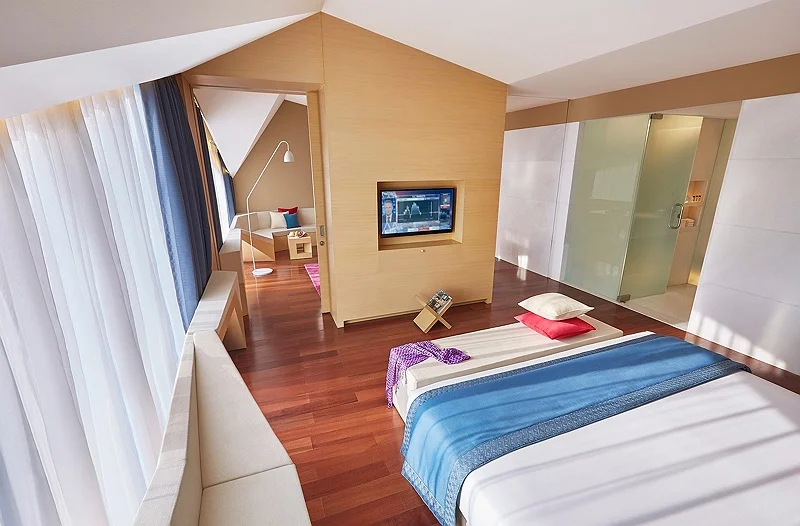 2 BAY SUITE 84 MAIN FIN.jpg